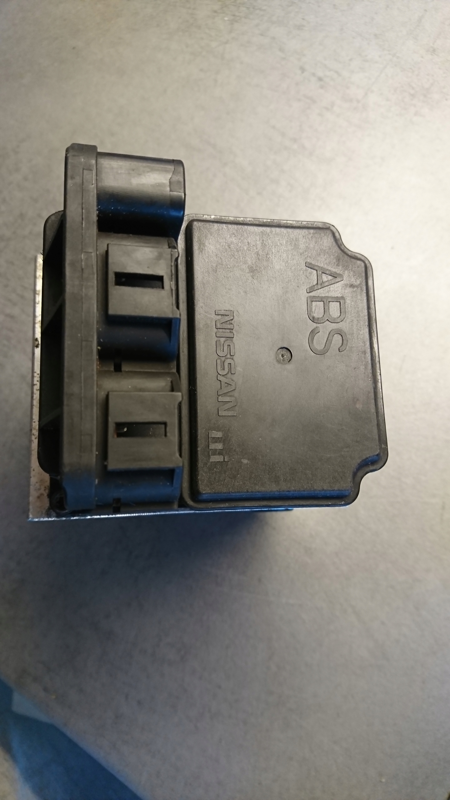 насос ABS nissan X-TRAIL T30 2002r.