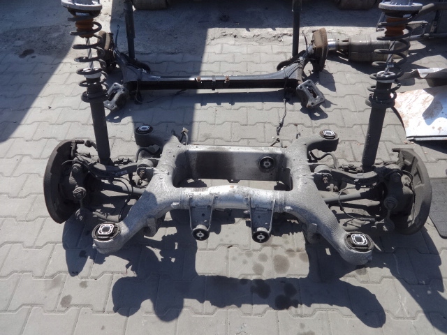 BMW 5 F10 2.0 D BELKA ZAWIESZENIA TYŁ TYLNA