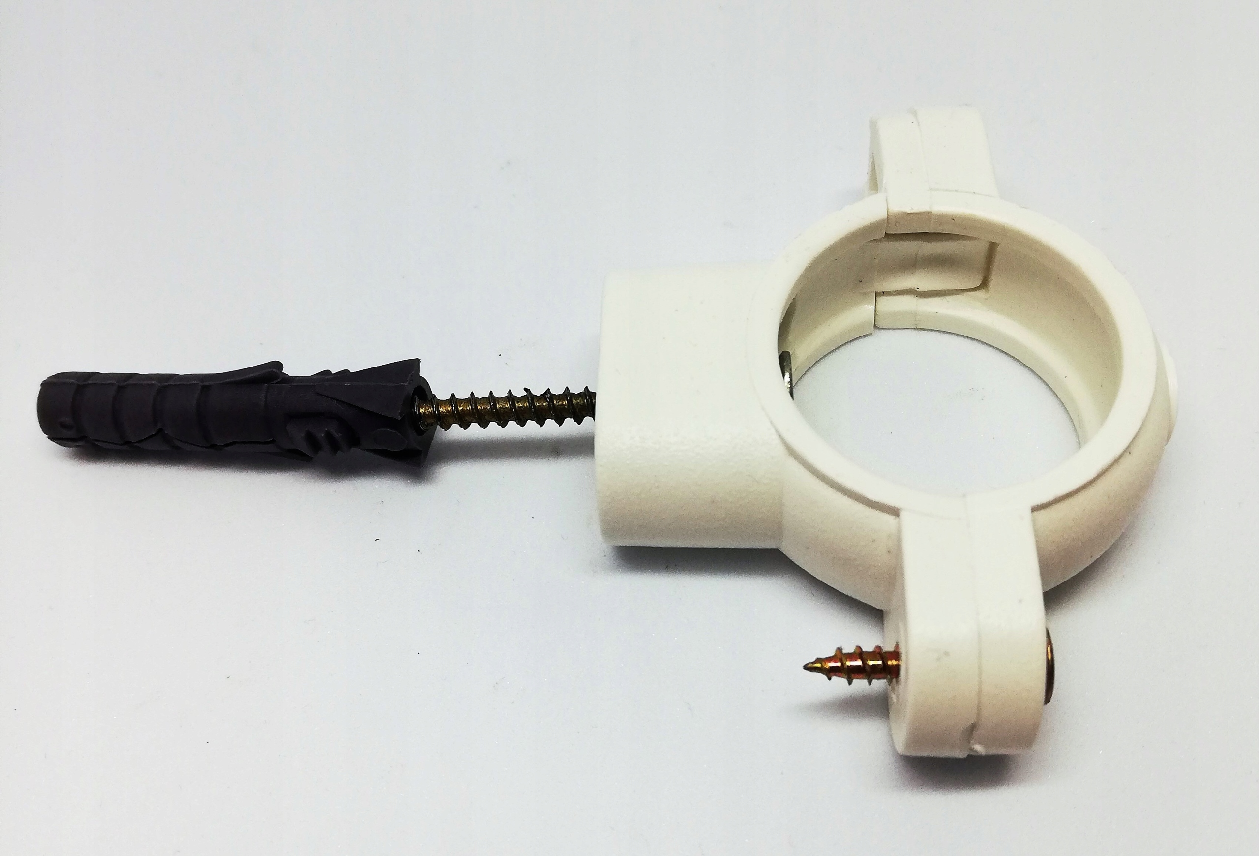 

Uchwyt, Obejma Do Rury Kanalizacyjnych Fi 32mm