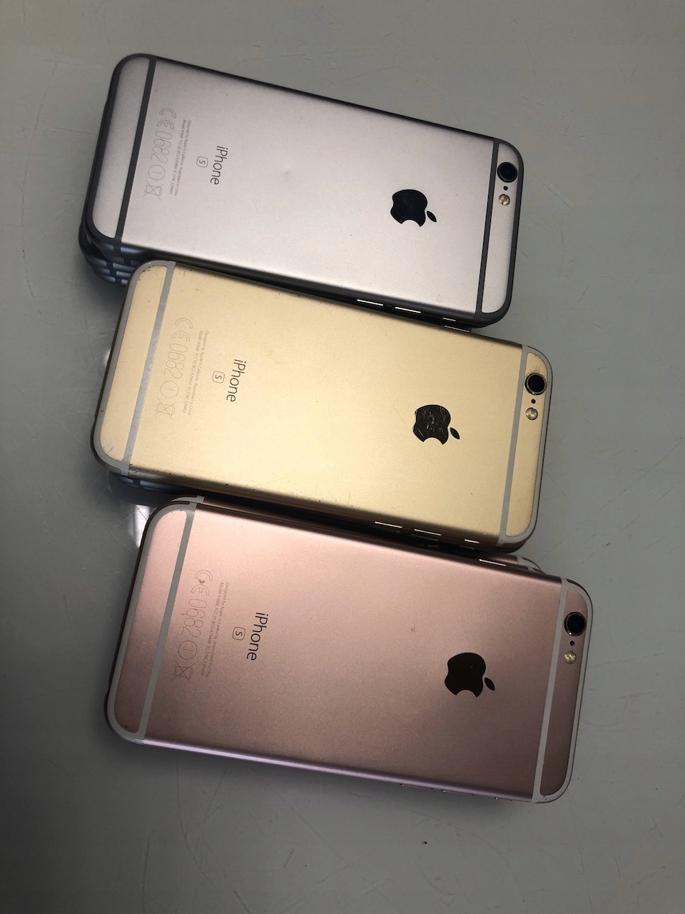 iPhone - 新品iPhone 6s 32GB3台セット Telefony z outletu Smartfon APPLE iPhone 6S 32GB Złoty