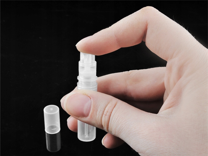 50 x BUTELKA / FIOLKA + ZACISKANY ATOMIZER - 2 ML Marka Monique