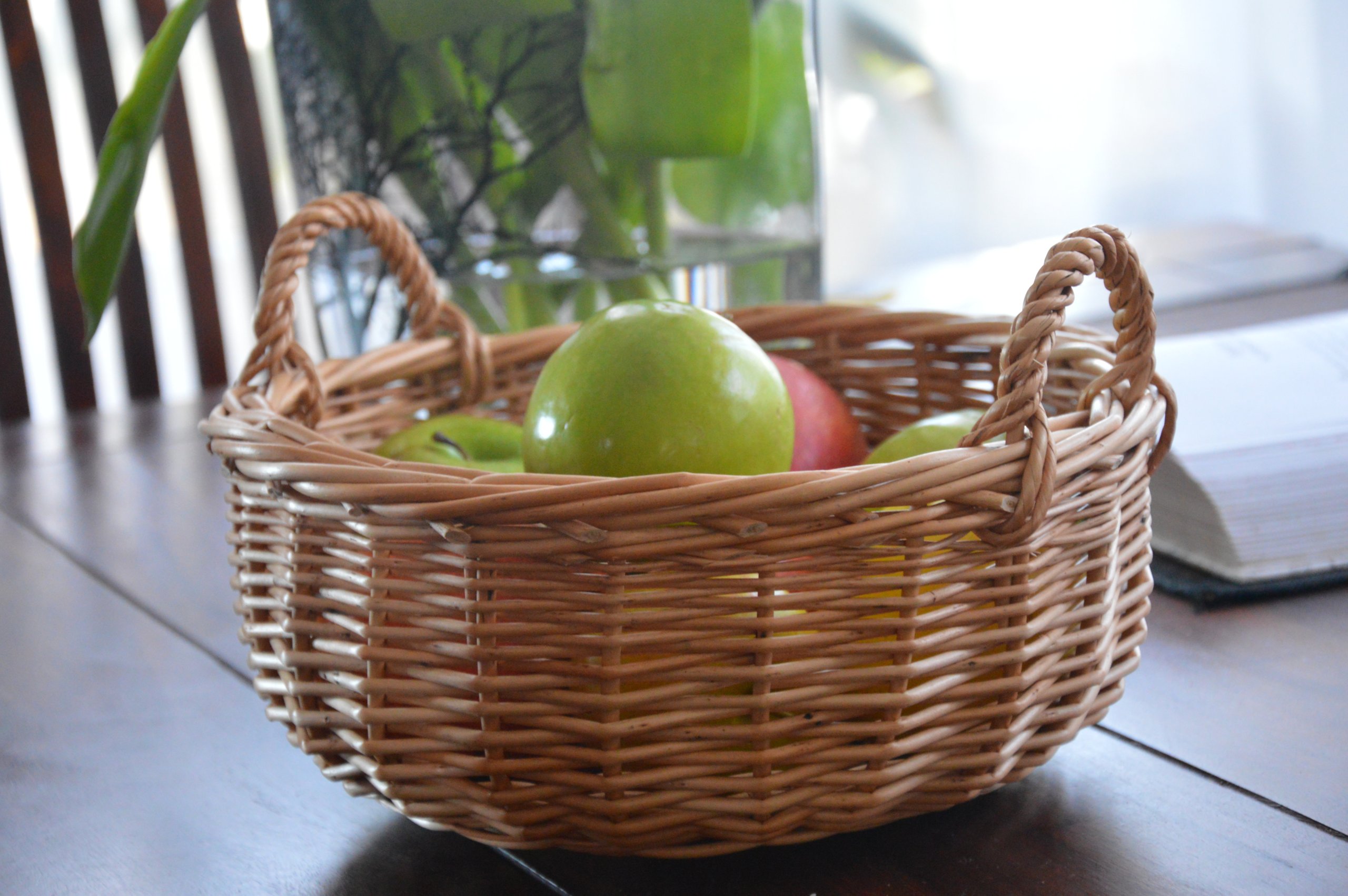 Solidna taca wiklinowa z uszkami- taca na owoce Rodzaj taca