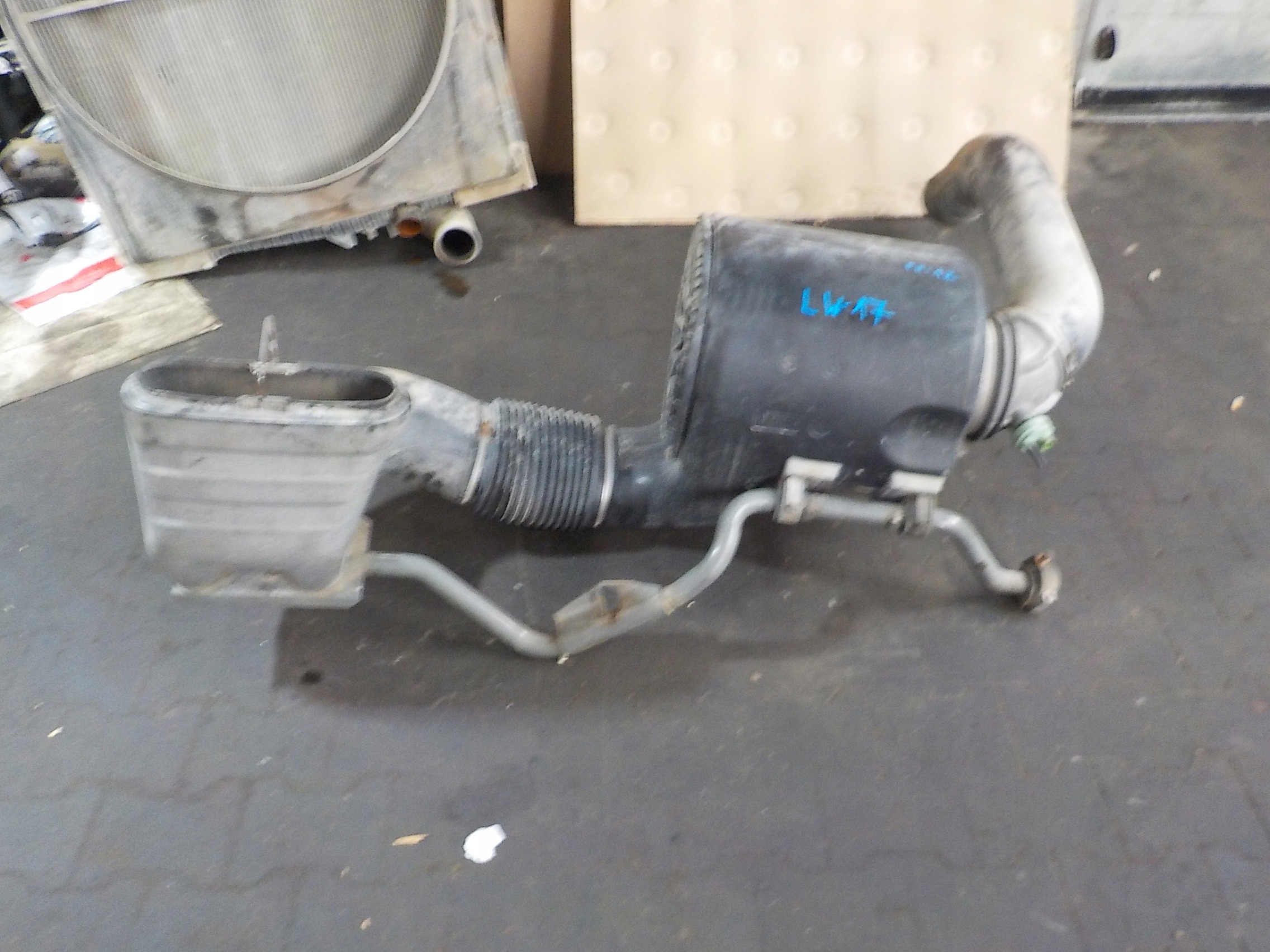 ОСНОВАНИЕ ВОЗДУШНОГО ФИЛЬТРА VOLVO FH-12 2000