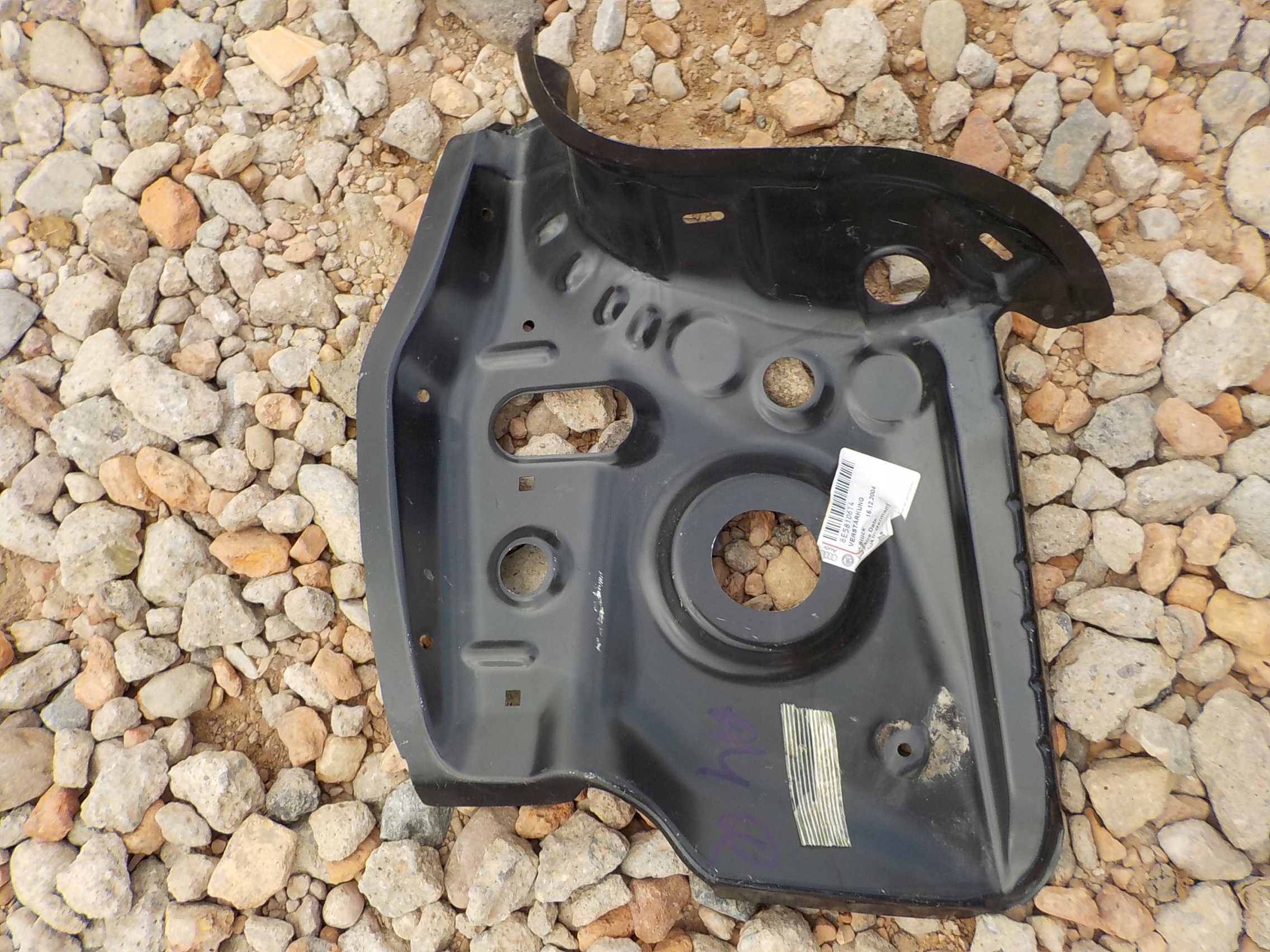 8E5810614 - Ремень усиление фонаря задний правый AUDI A4 B7