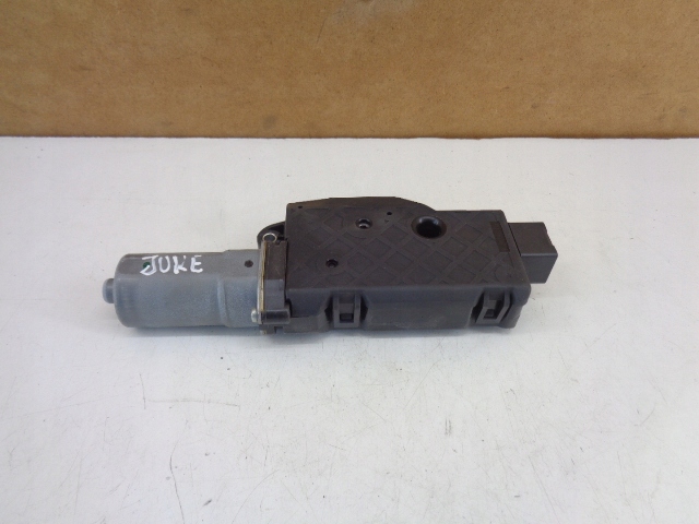 Nissan Juke люк двигателя 2926066b02