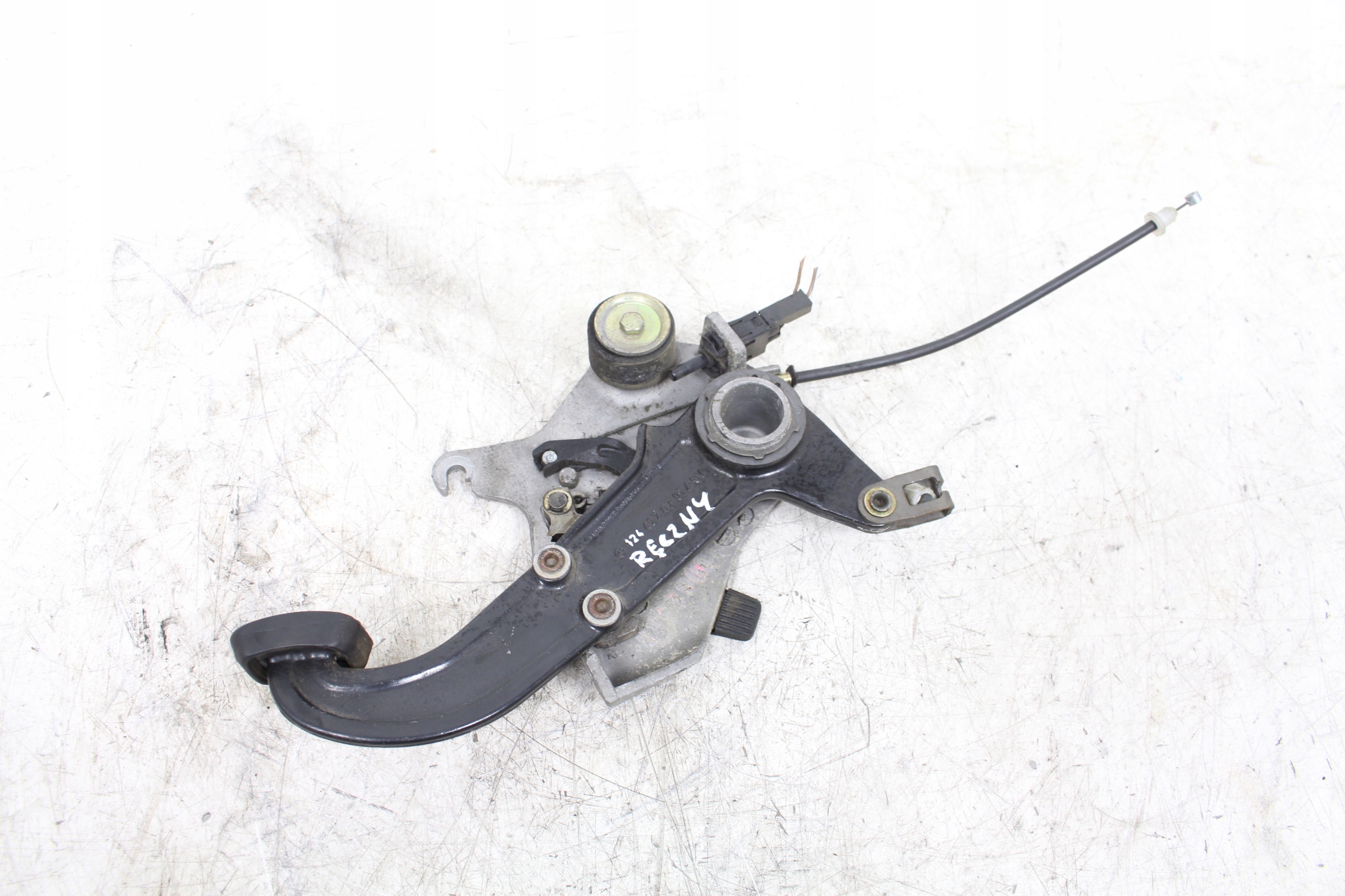 PEDAŁ HAMULCA RECZNEGO MERCEDES W124