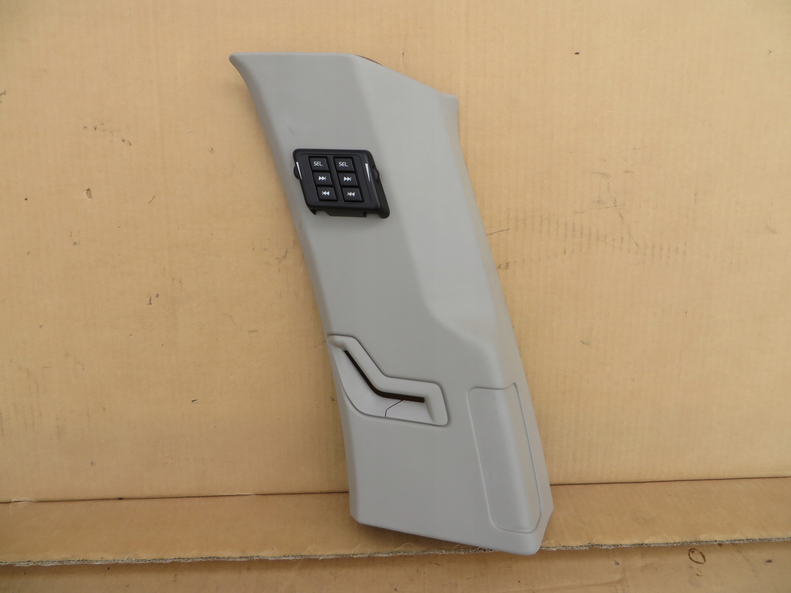 VOLVO XC90 OSŁONA OBUDOWA PRAWEGO SŁUPKA PAS 2004r