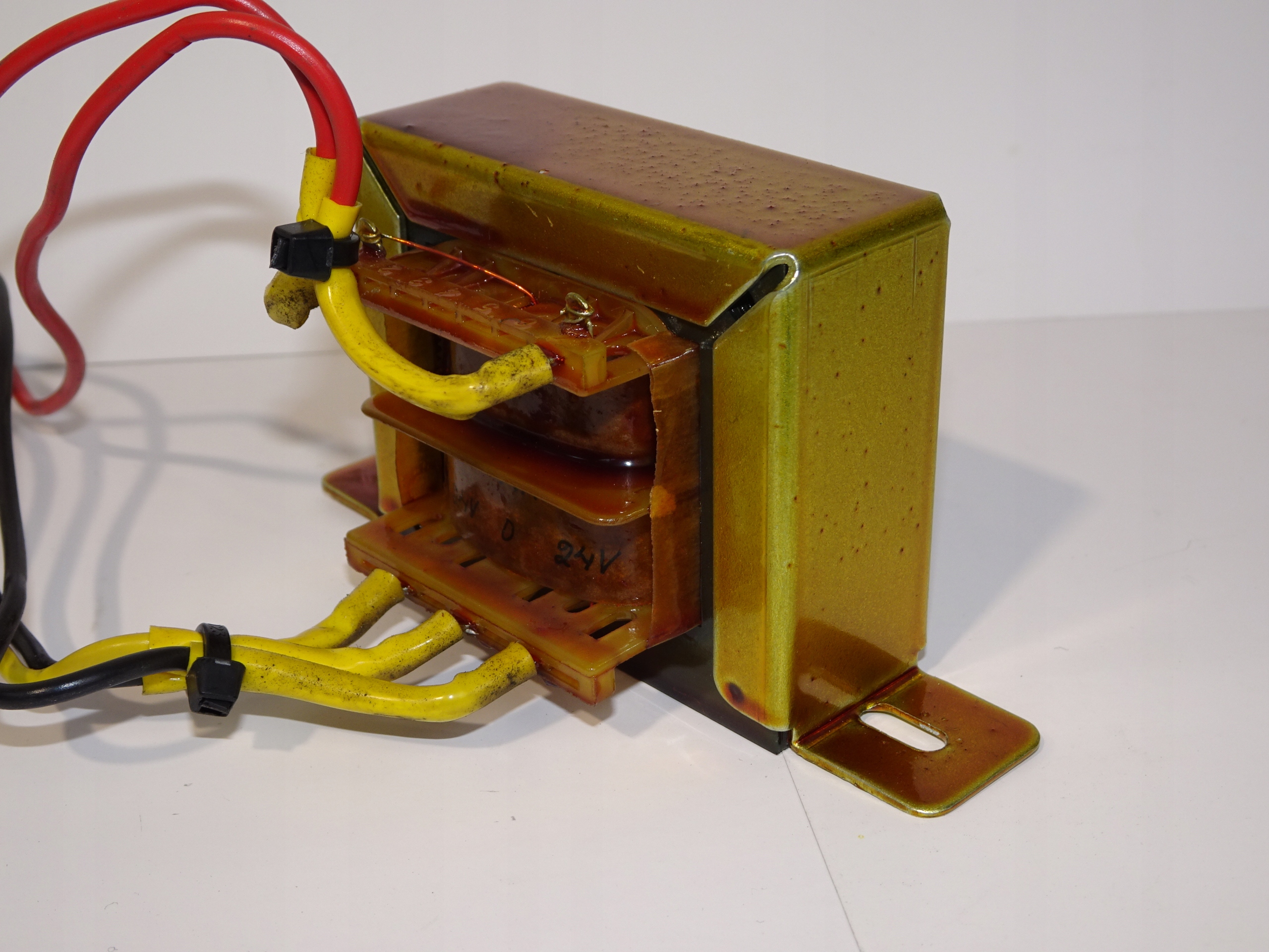 TRAFO TRANSFORMATOR 26V / 2×24V 7VA Waga produktu z opakowaniem jednostkowym 1 kg