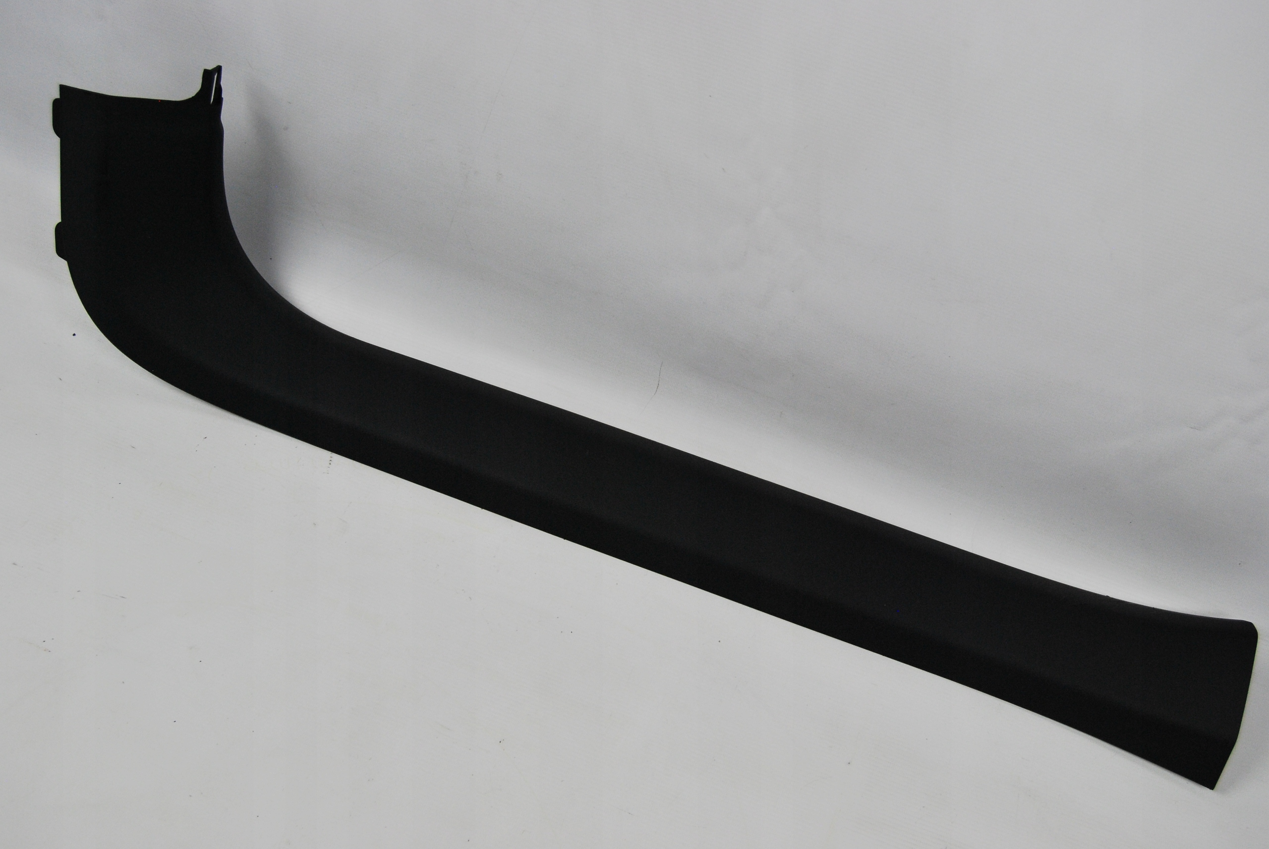 Облицовка стойки а правое Audi R8 4S1867272A