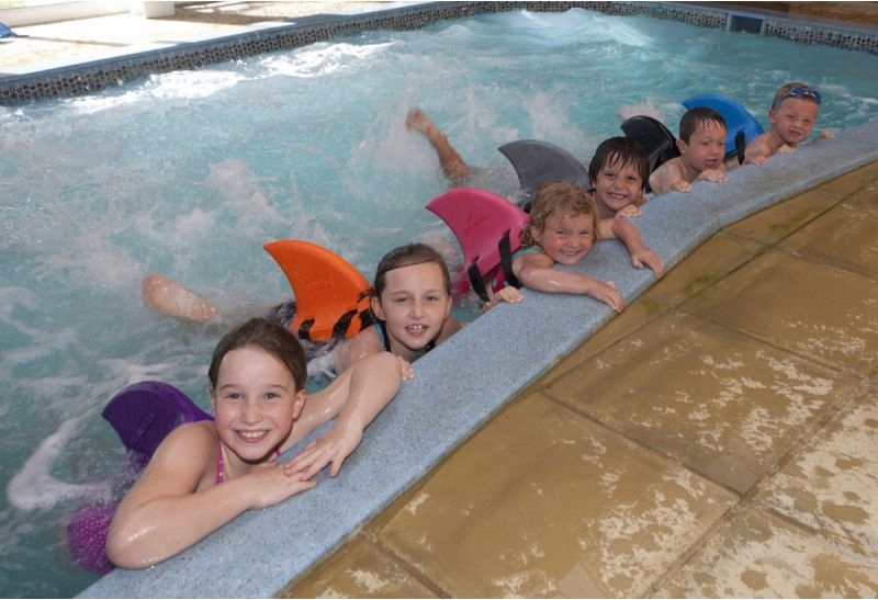 Płetwa Rekina do nauki pływania dla dzieci SwimFin Granatowa Wiek dziecka 3 lata +