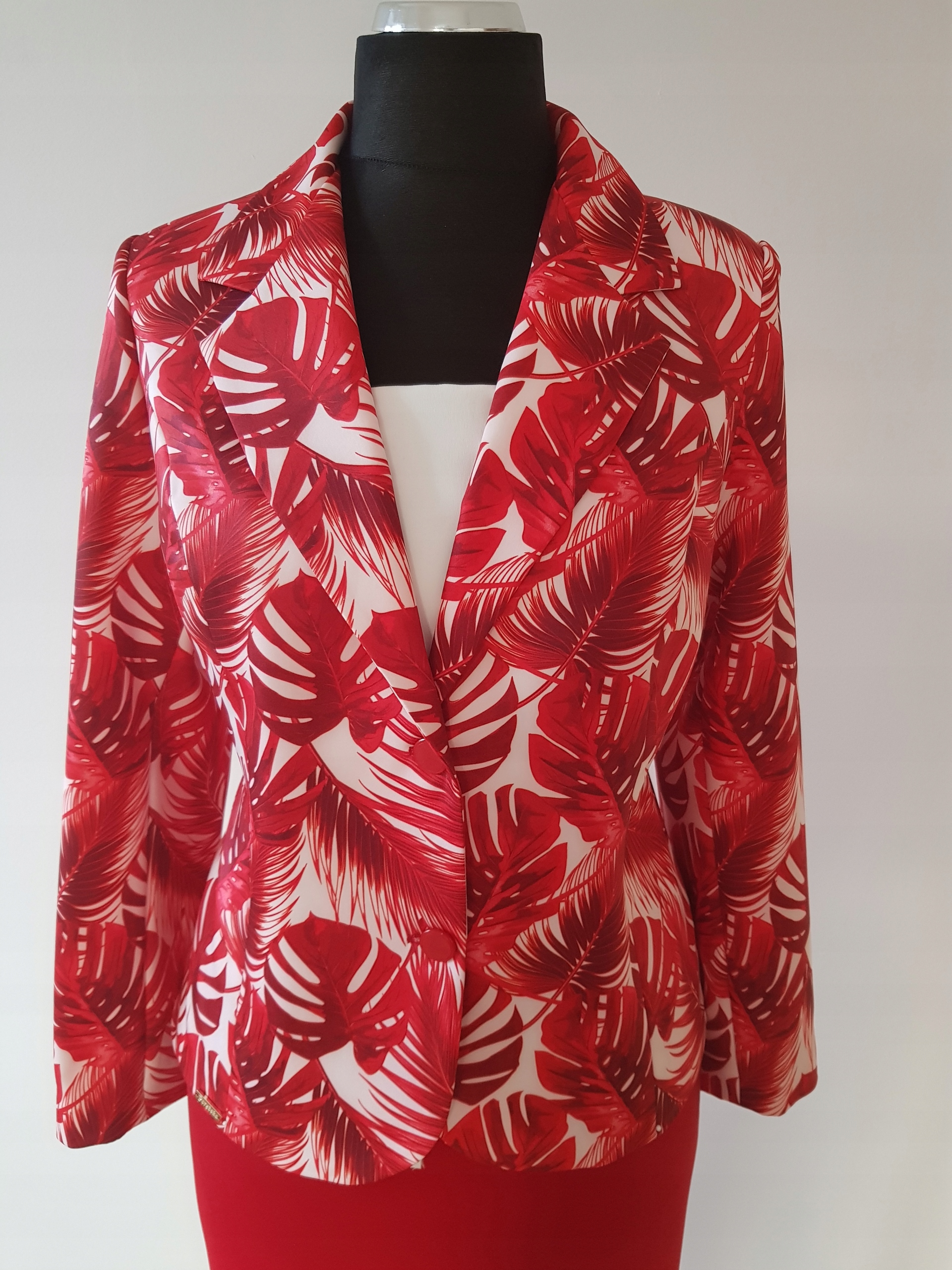 

Piękny Żakiet 40 42 44 46 48 50 52 54 56 58 60