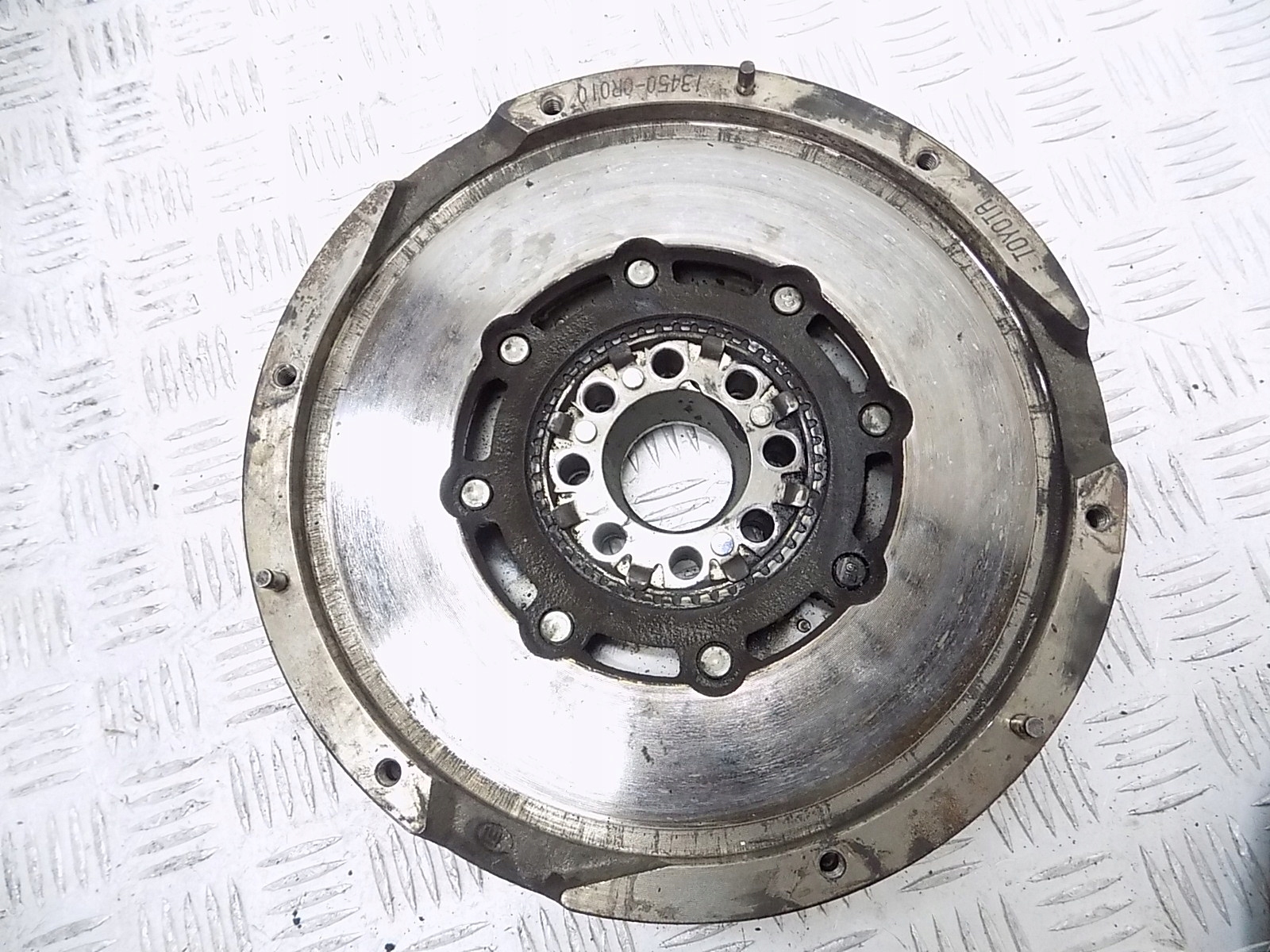 13450-0R010 - ДВУХМАССОВОЕ колесо TOYOTA RAV4 III AVENSIS T25 2.2 D4D