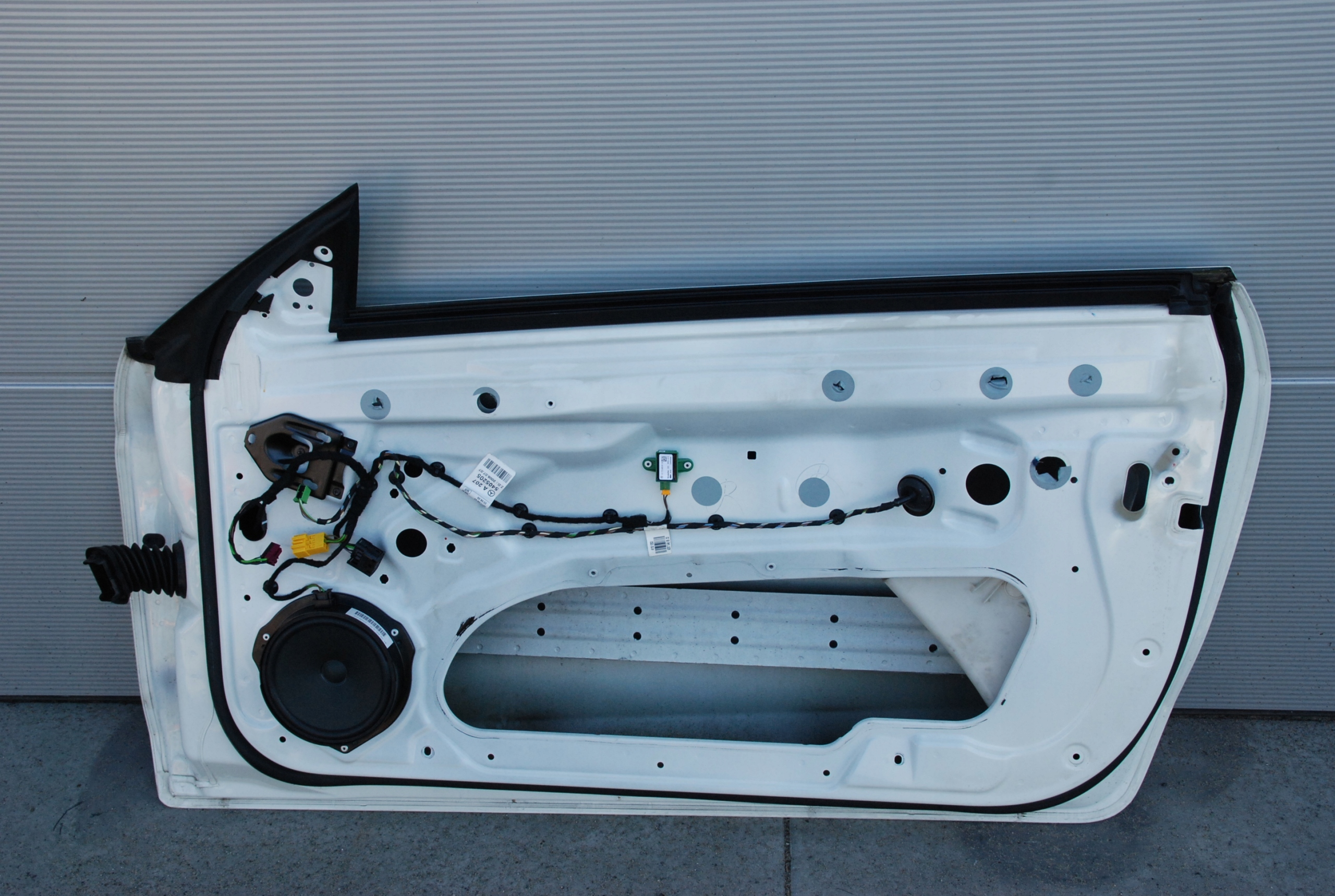 DRZWI PRAWE MERCEDES W207 E-KLASA COUPE BIAŁE Typ samochodu Samochody osobowe