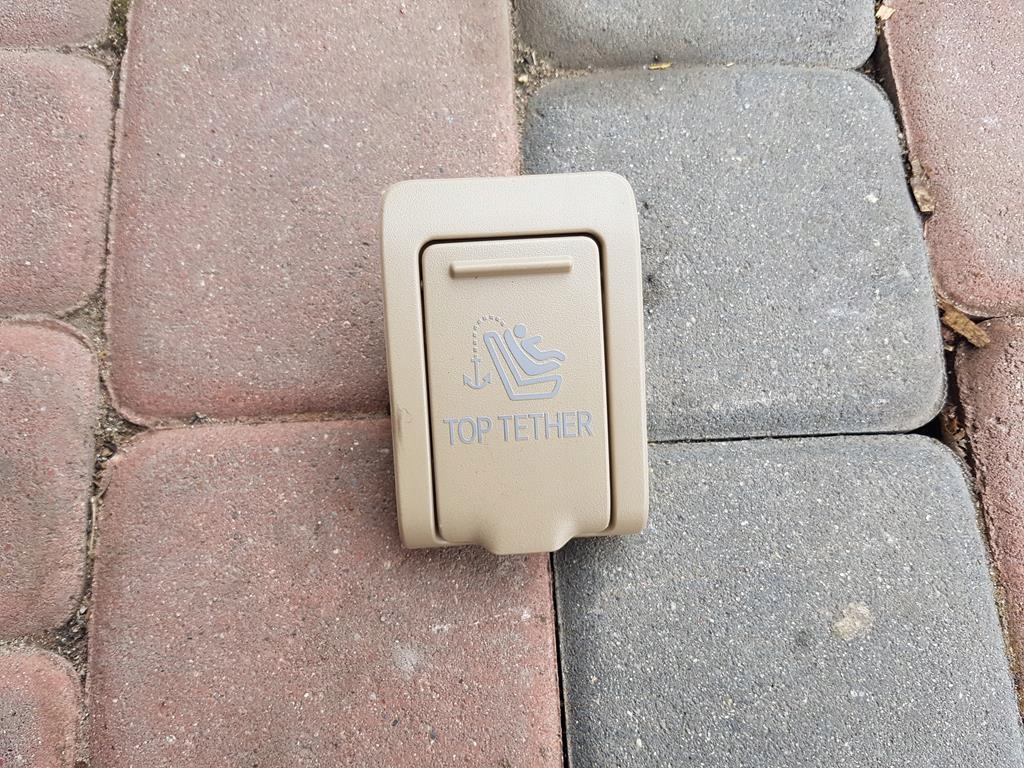 Крепление задней kanapu ISOFIX Mercedes W218 КЛС