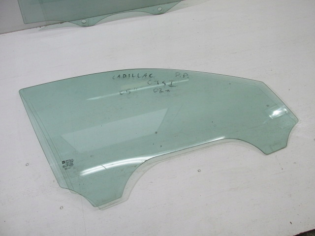 SZYBA DRZWI PRAWY PRZÓD CADILLAC CTS I 2005