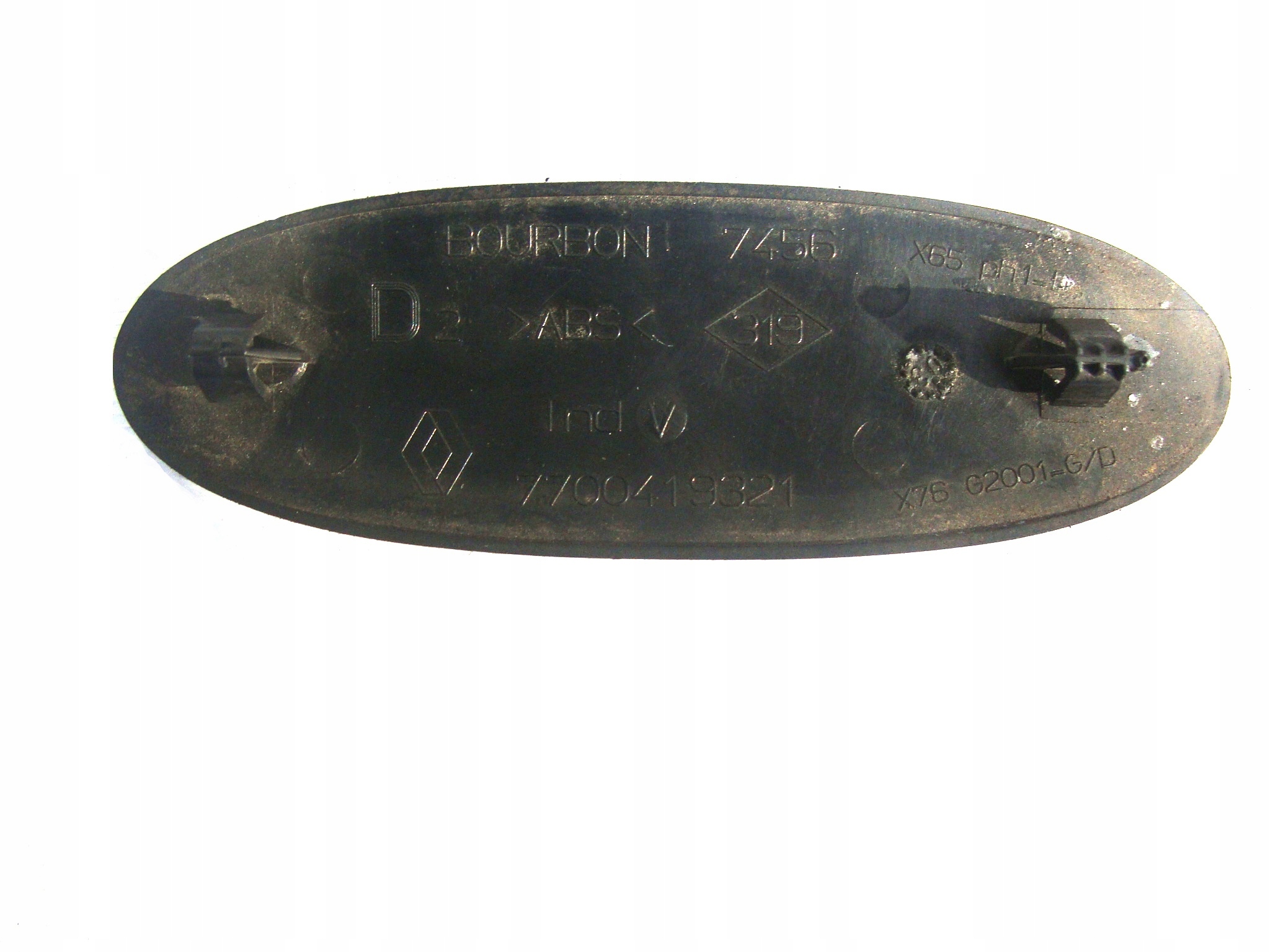 EMBLEMAT ZNAK ZNACZEK W LISTWĘ PRAWY KANGOO DCI 70 Marka Renault