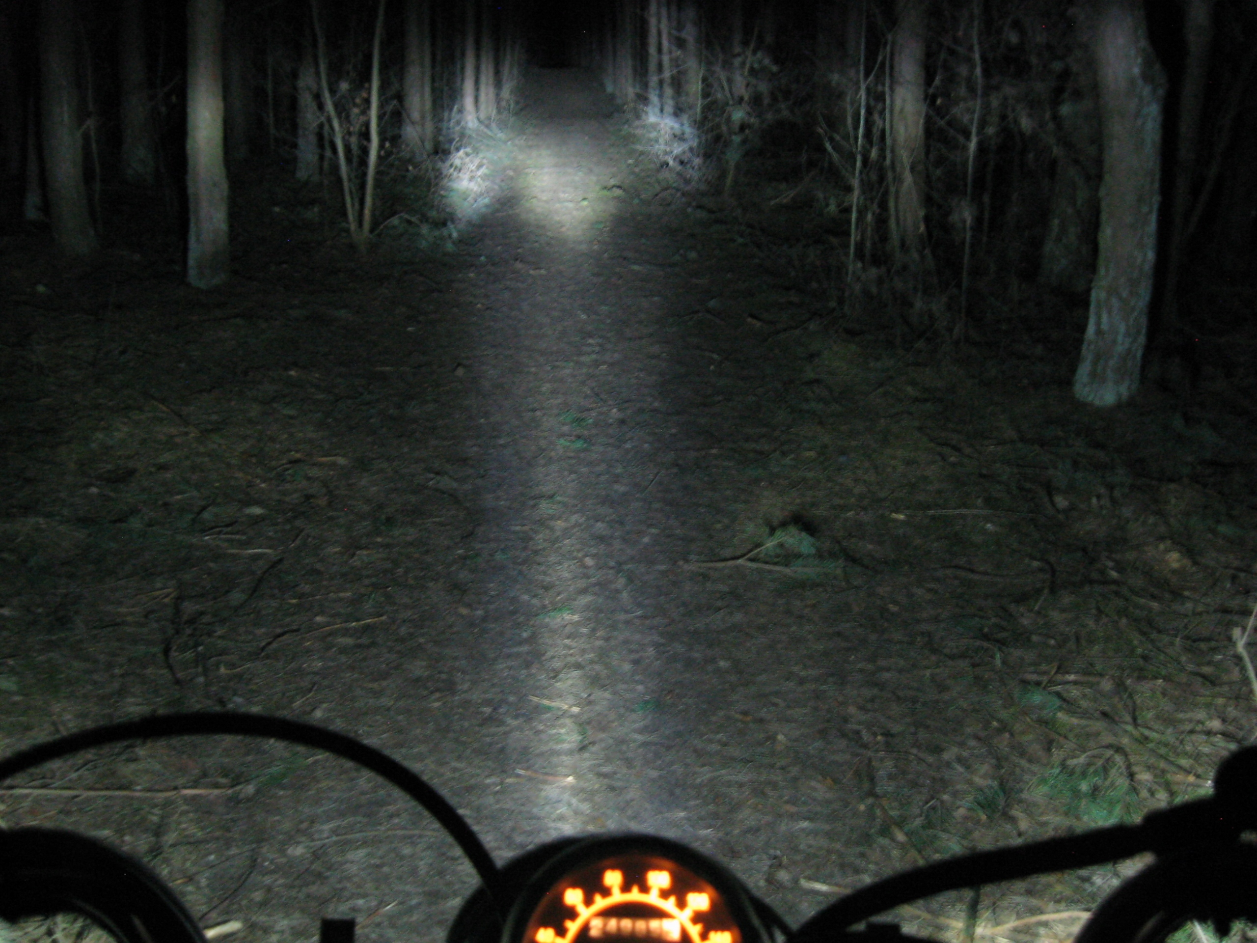 Żarówka LED BA20D 6V 25W + przetwornica Simson Numer katalogowy części BA20D 12 V DC biała + przetwornica DC/DC 6 V na 12 V