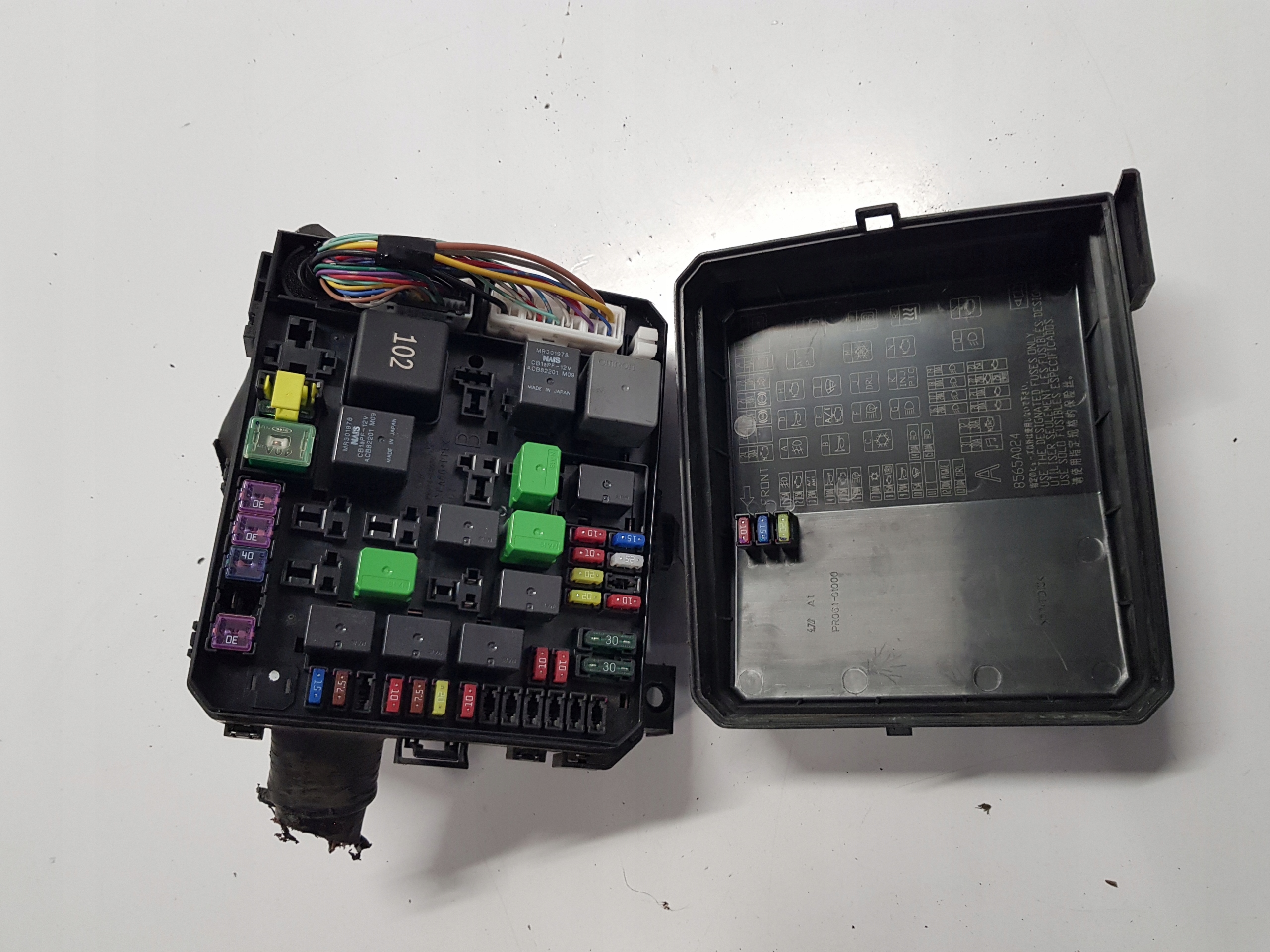 MITSUBISHI ASX 10R SKRZYNKA BEZPIECZNIKÓW 1.8 DID