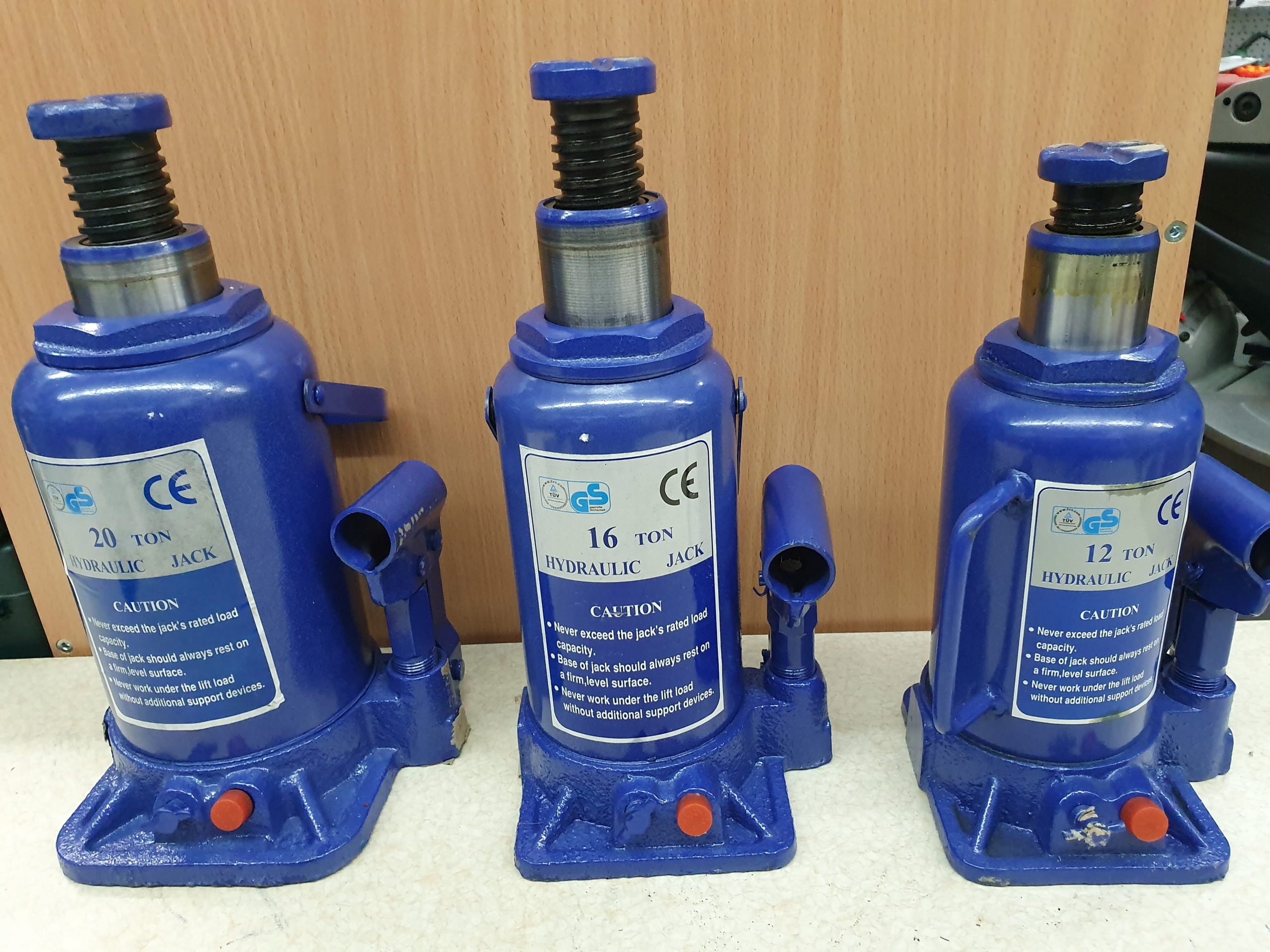 Podnośnik słupkowy 20T Kod producenta 14524-20T