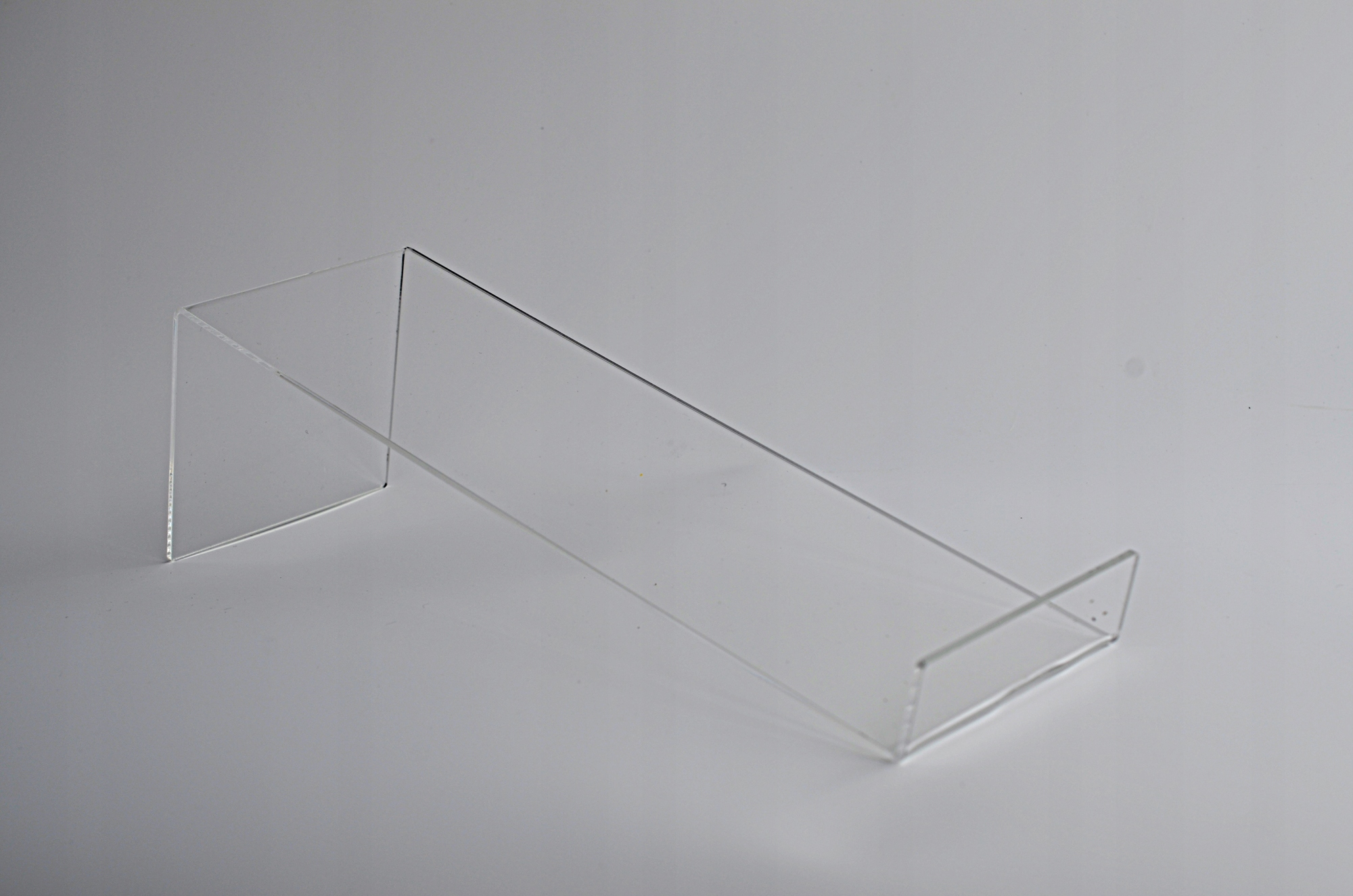 Stojak na buty z Plexi bezbarwnej BT-01 Marka STUDIOGRAF