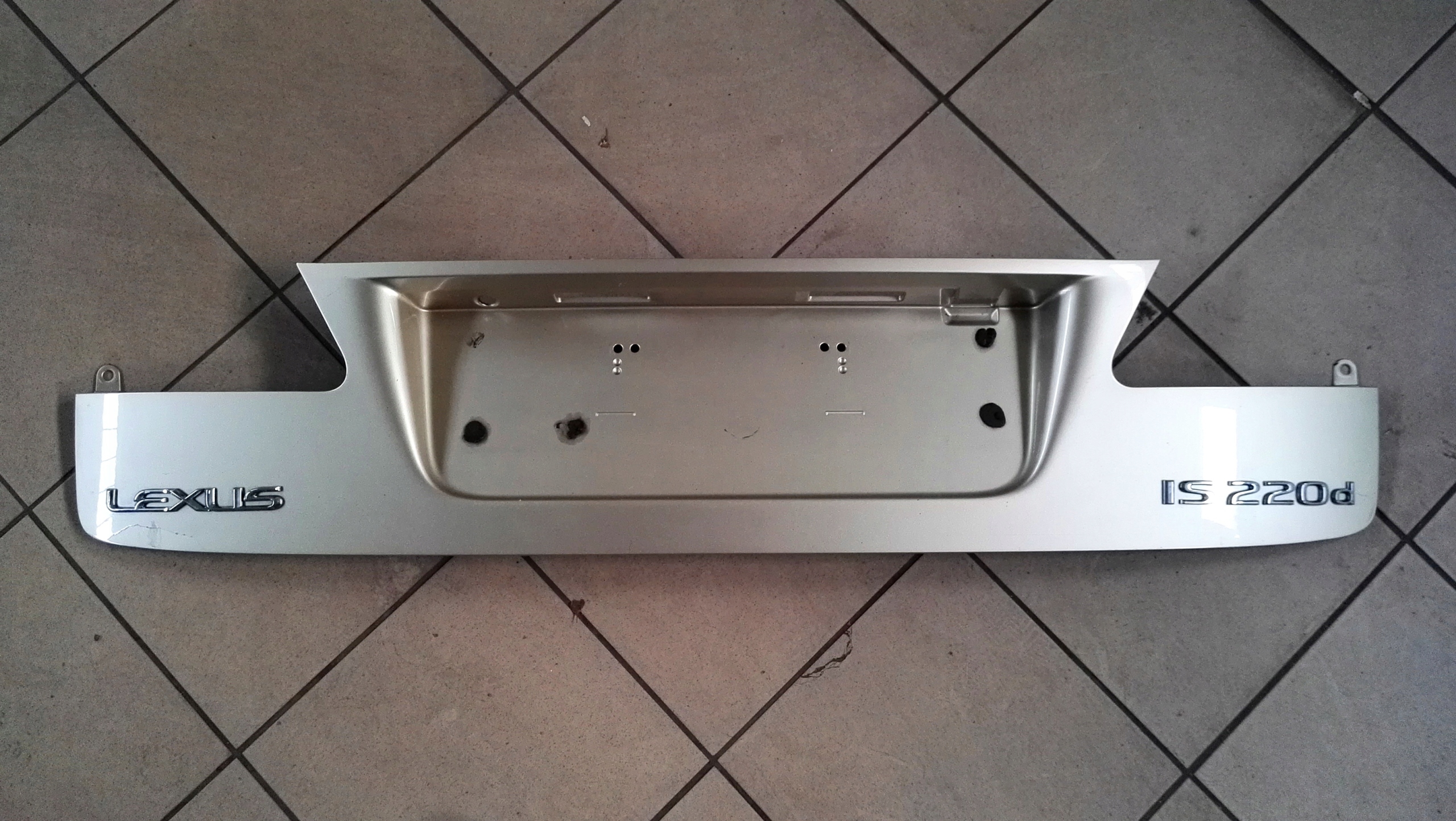Blenda tylnej klapy - LEXUS IS 220d