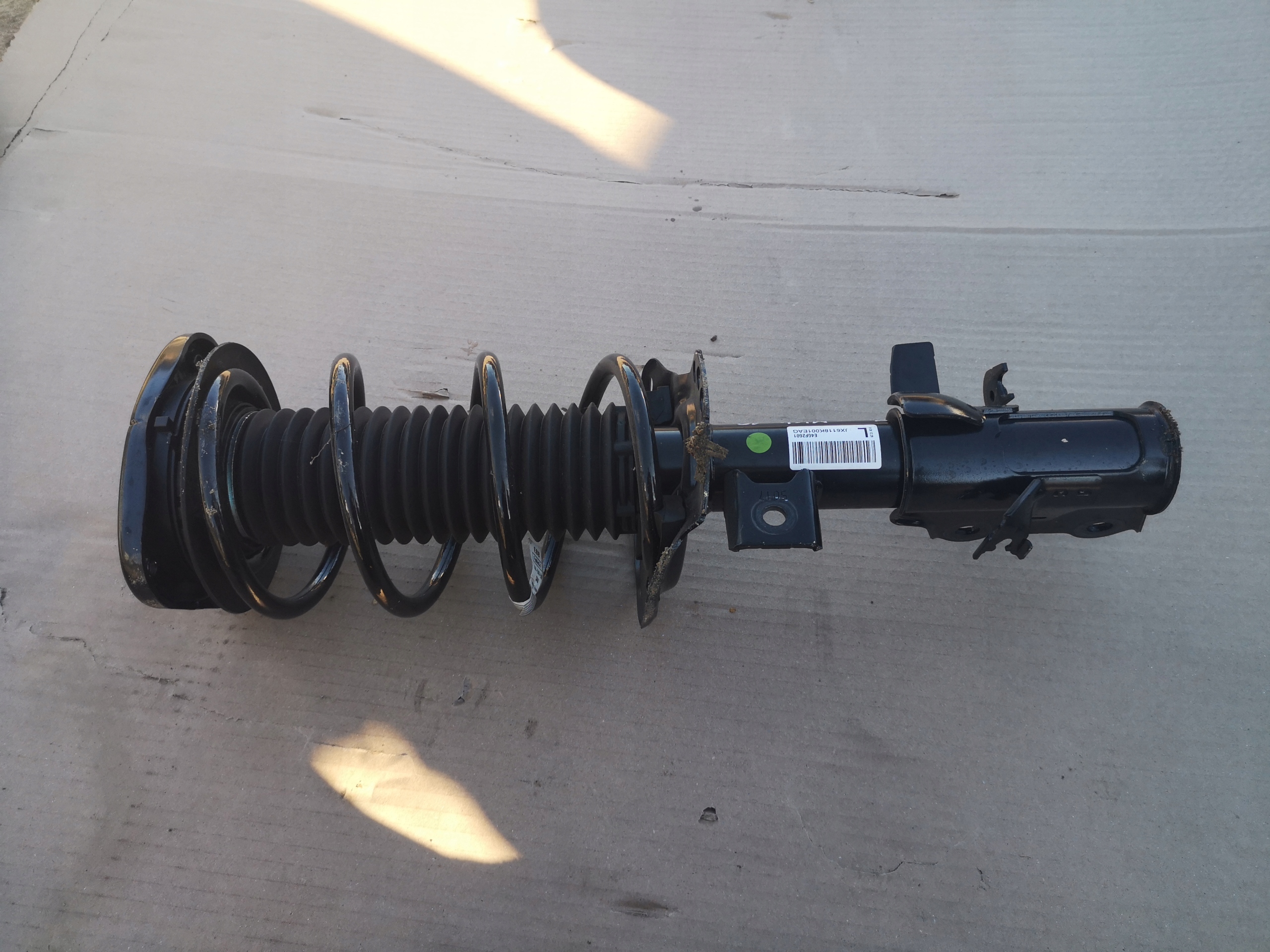 FORD FOCUS MK4 AMORTYZATOR LEWY PRZÓD Strona zabudowy przednie lewe