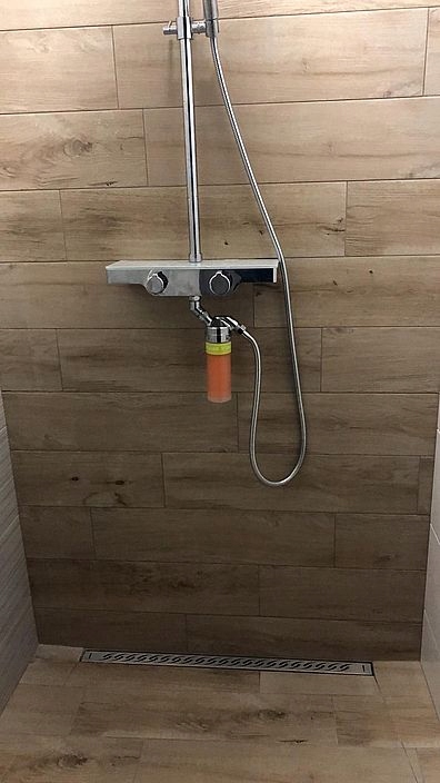 FILTR DO WODY PRYSZNIC Z WITAMINĄ C VITARAIN Model SW19 frezja