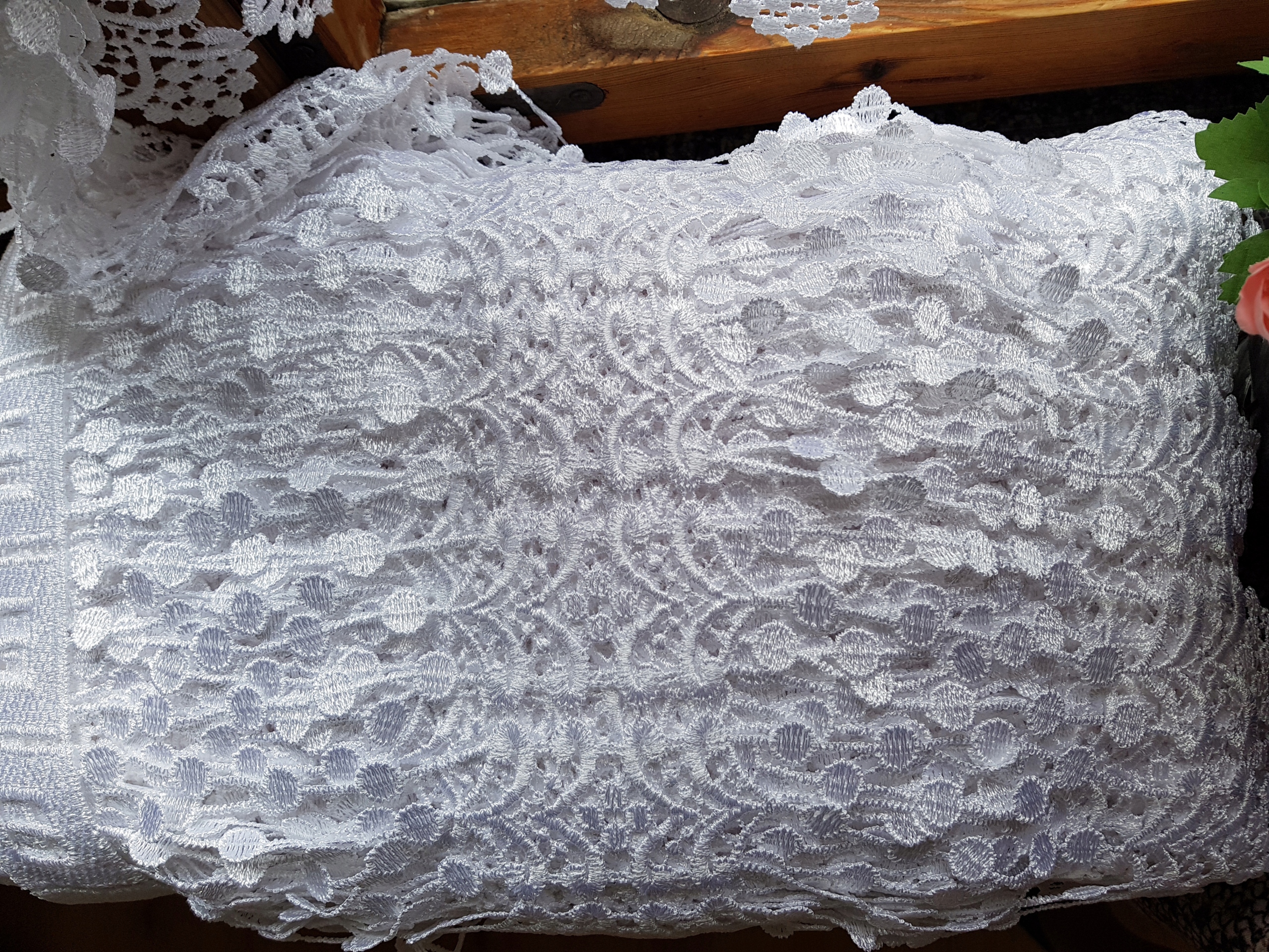 ZAZDROSTKA LAMBREKIN GIPIURA GRUBA 40CM Materiał koronka