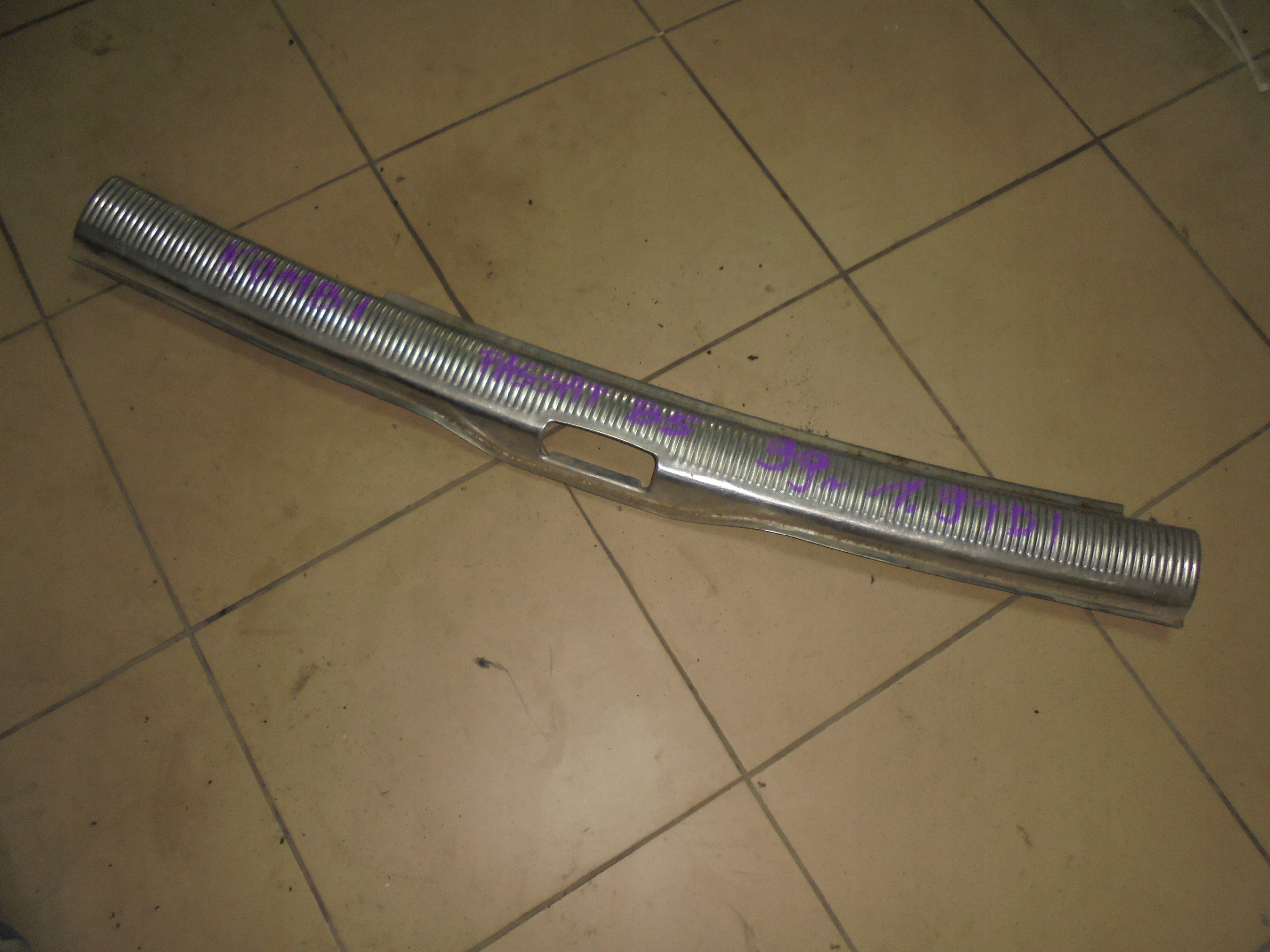 PASSAT B5 KOMBI NAKŁADKA PRÓG BAGAŻNIKA