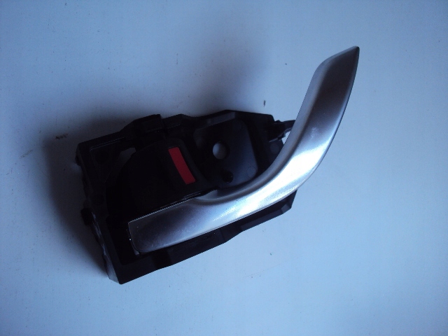 KLAMKA WEWNĘTRZNA LEWY TYŁ MAZDA CX5 Producent części Mazda OE