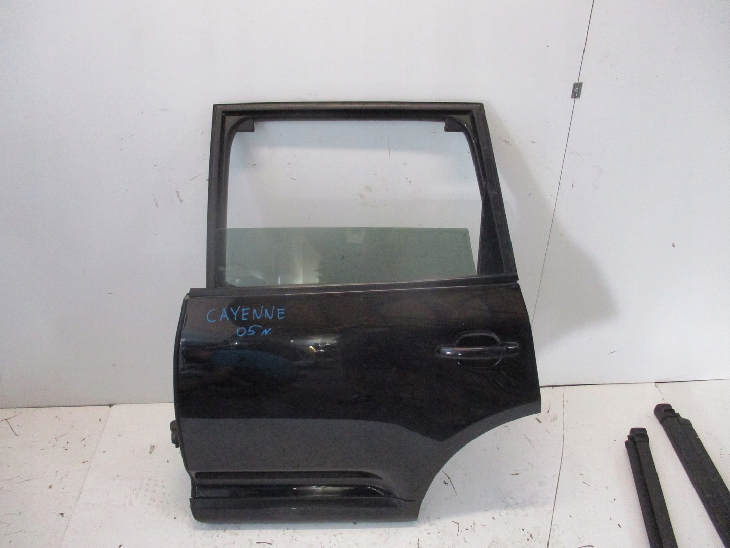 door Porsche Cayenne left rear. 05R