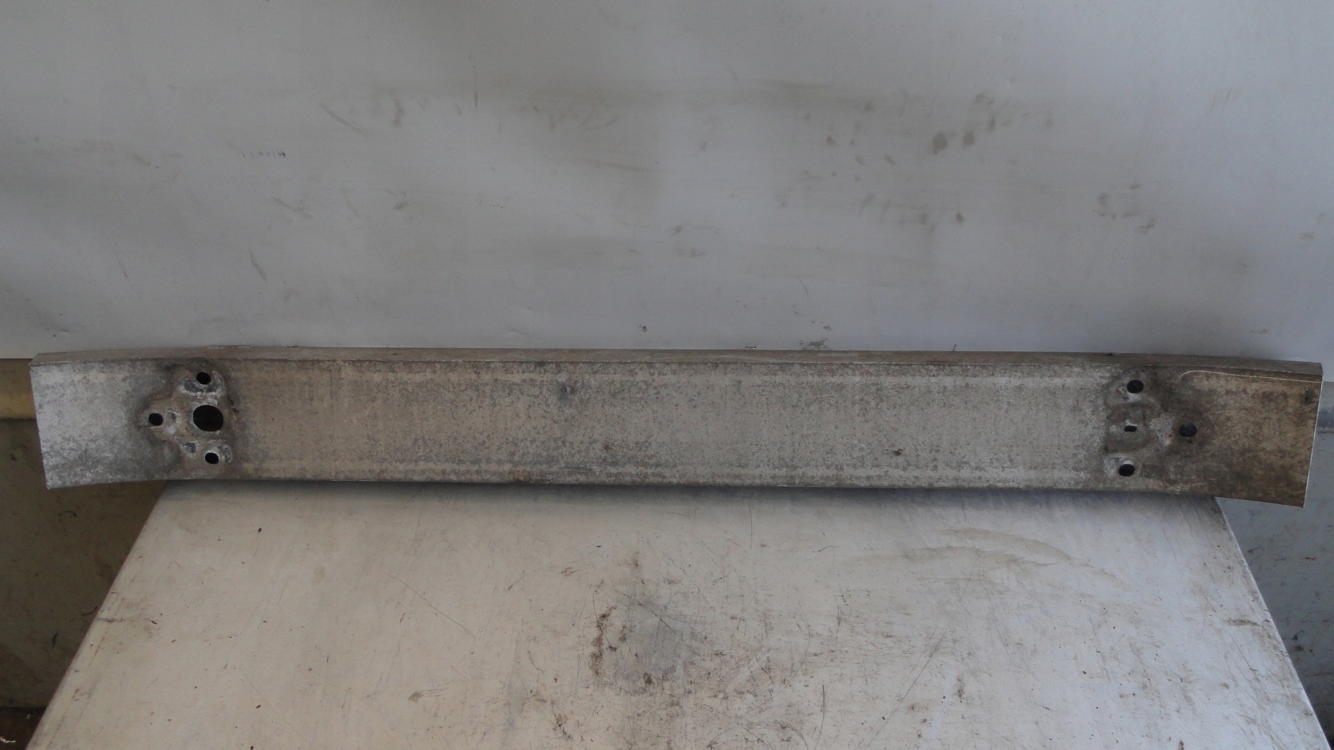 LEXUS LS 430 - BELKA ZDERZAKA PRZÓD Strona zabudowy przód