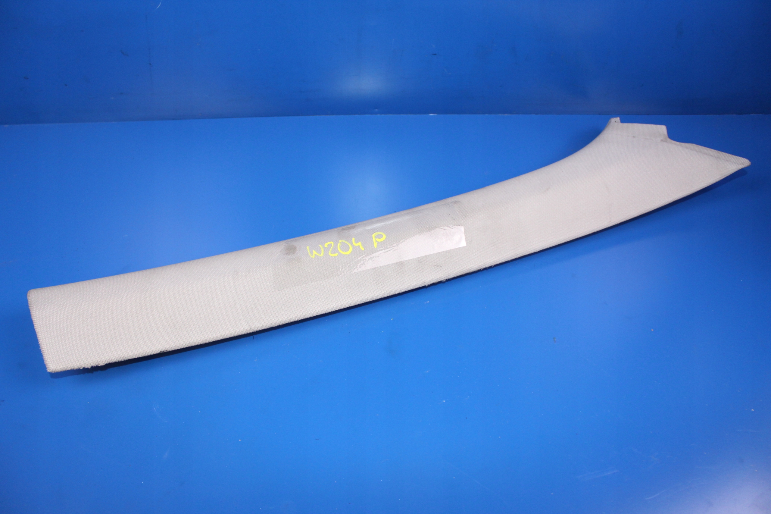 MERCEDES W204 OSŁONA POSZYCIE SŁUPKA PRAWY PRZÓD