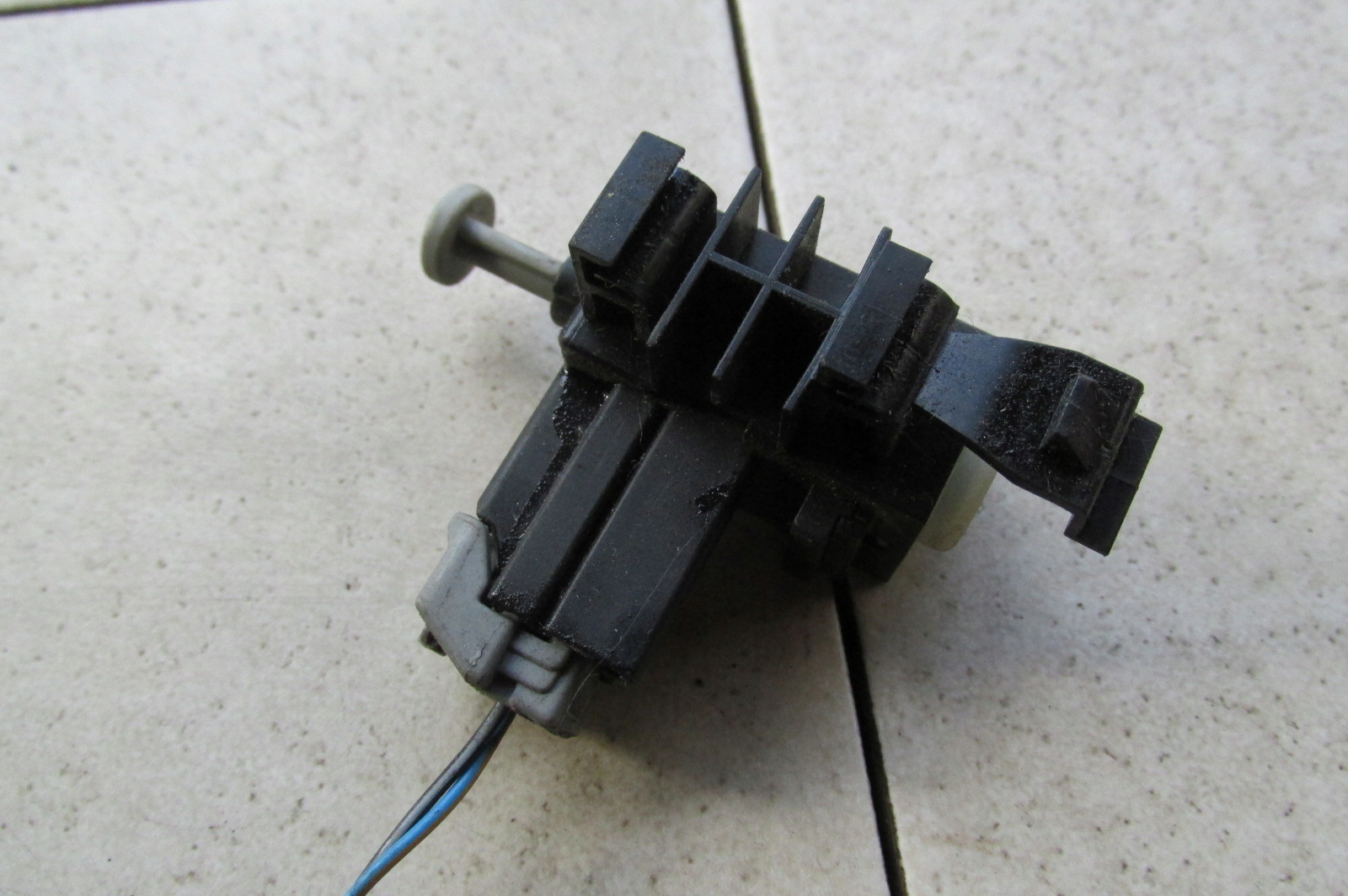 CZUJNIK SPRZĘGŁA 6G9T11A152AA FORD FOCUS KUGA C-MAX FIESTA MONDEO