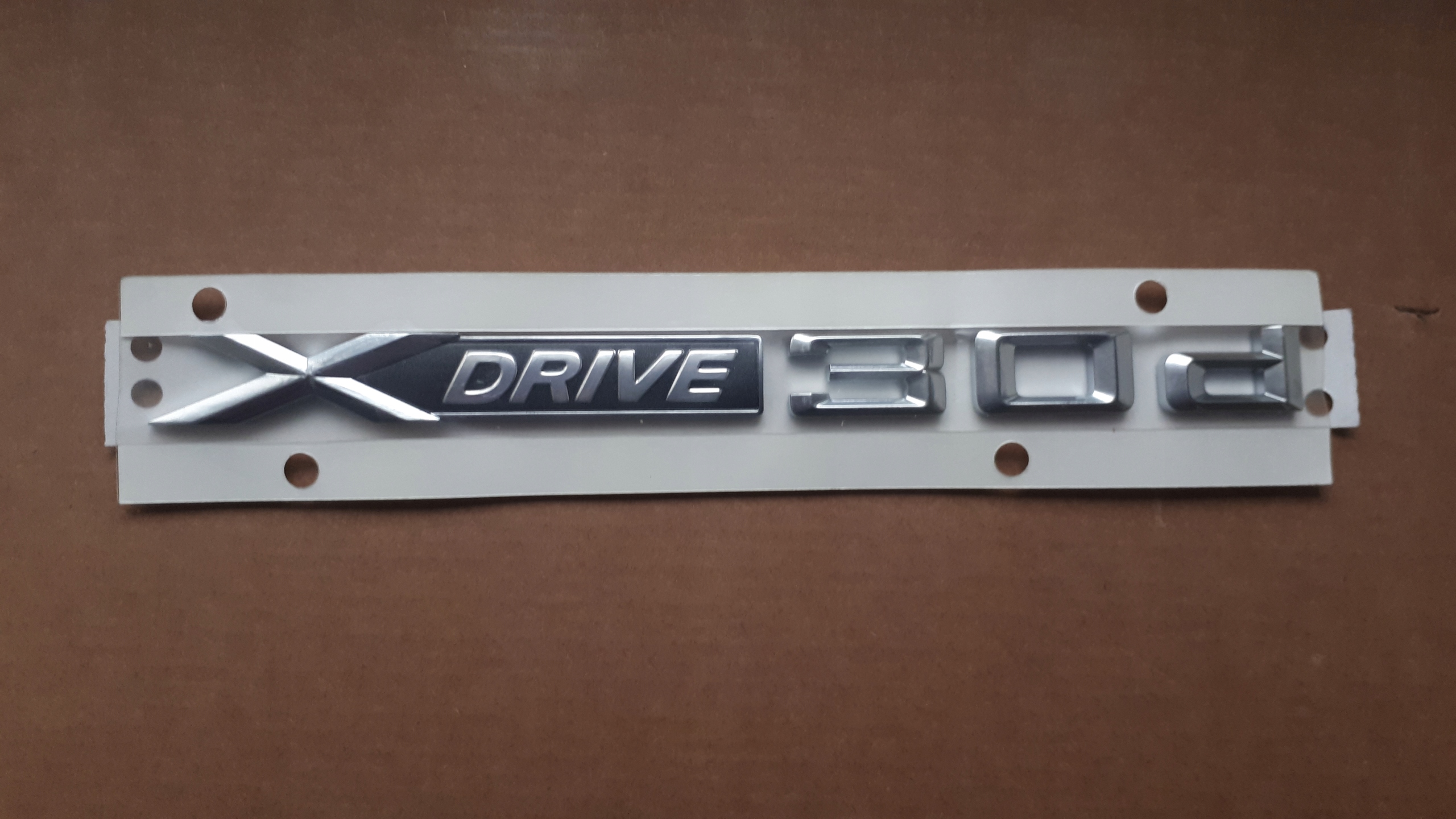 BMW E71 X6 znaczek emblemat napis X DRIVE 30d 51147208555 OE Marka BMW