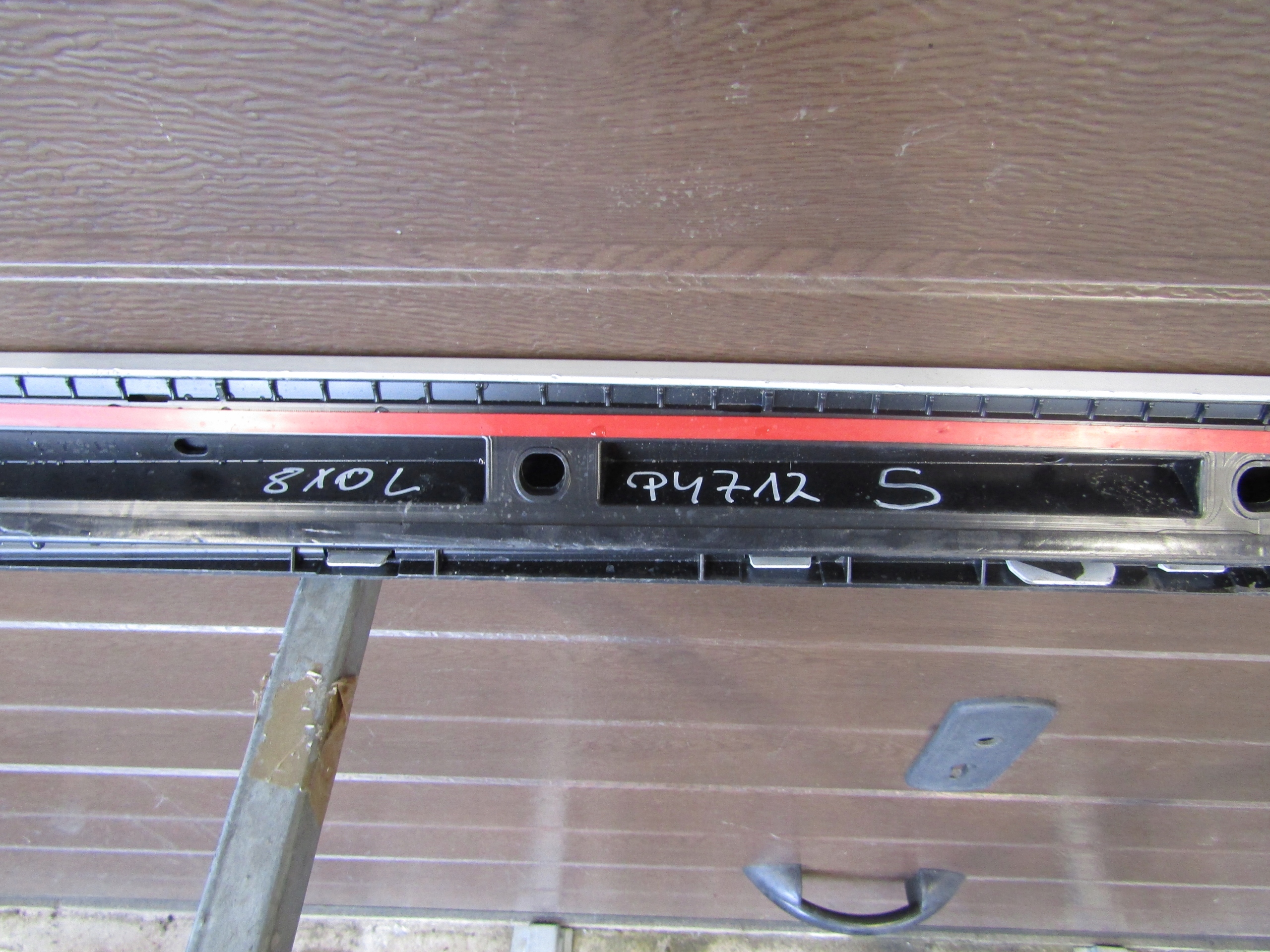 молдинг порога левый Audi A1 S1 8X0 порог