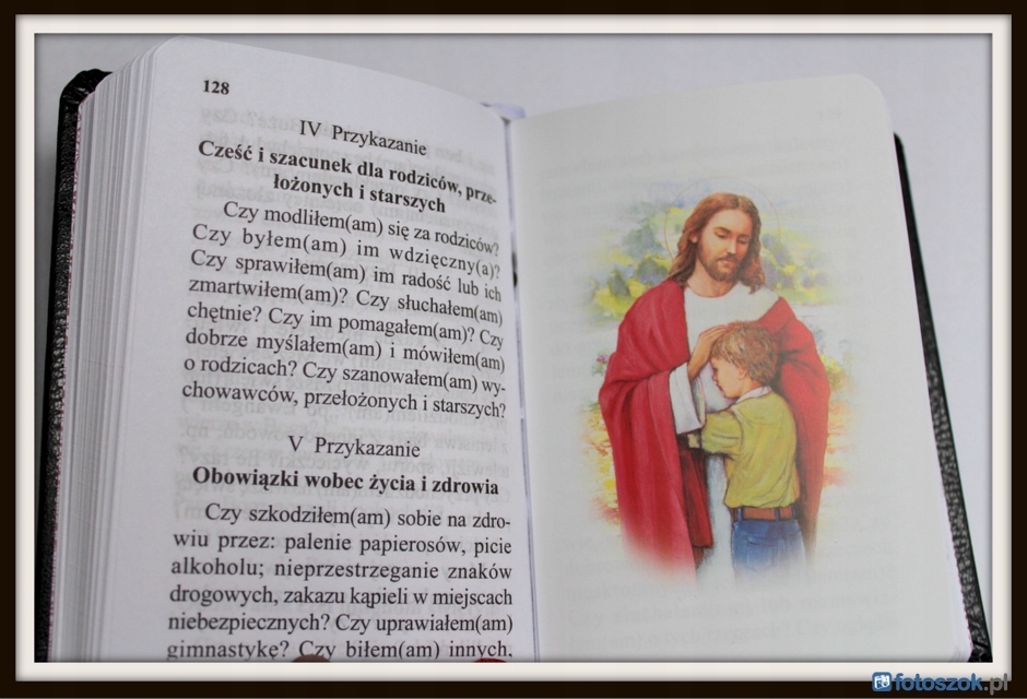 Zestaw komunijny MODLITEWNIK + RÓŻANIEC + PUDEŁKO Wydawnictwo Garmond