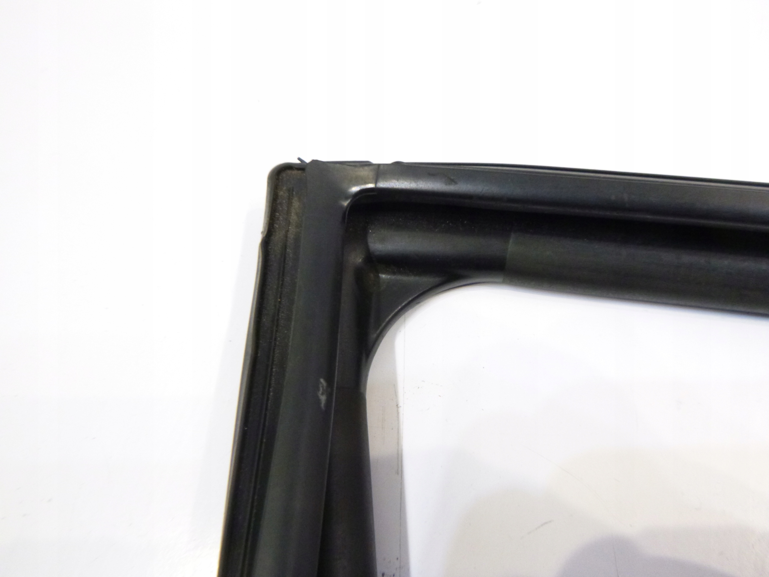 USZCZELKA SZYBY DRZWI PRAWY PRZOD LEXUS RX400H Strona zabudowy przód - prawa