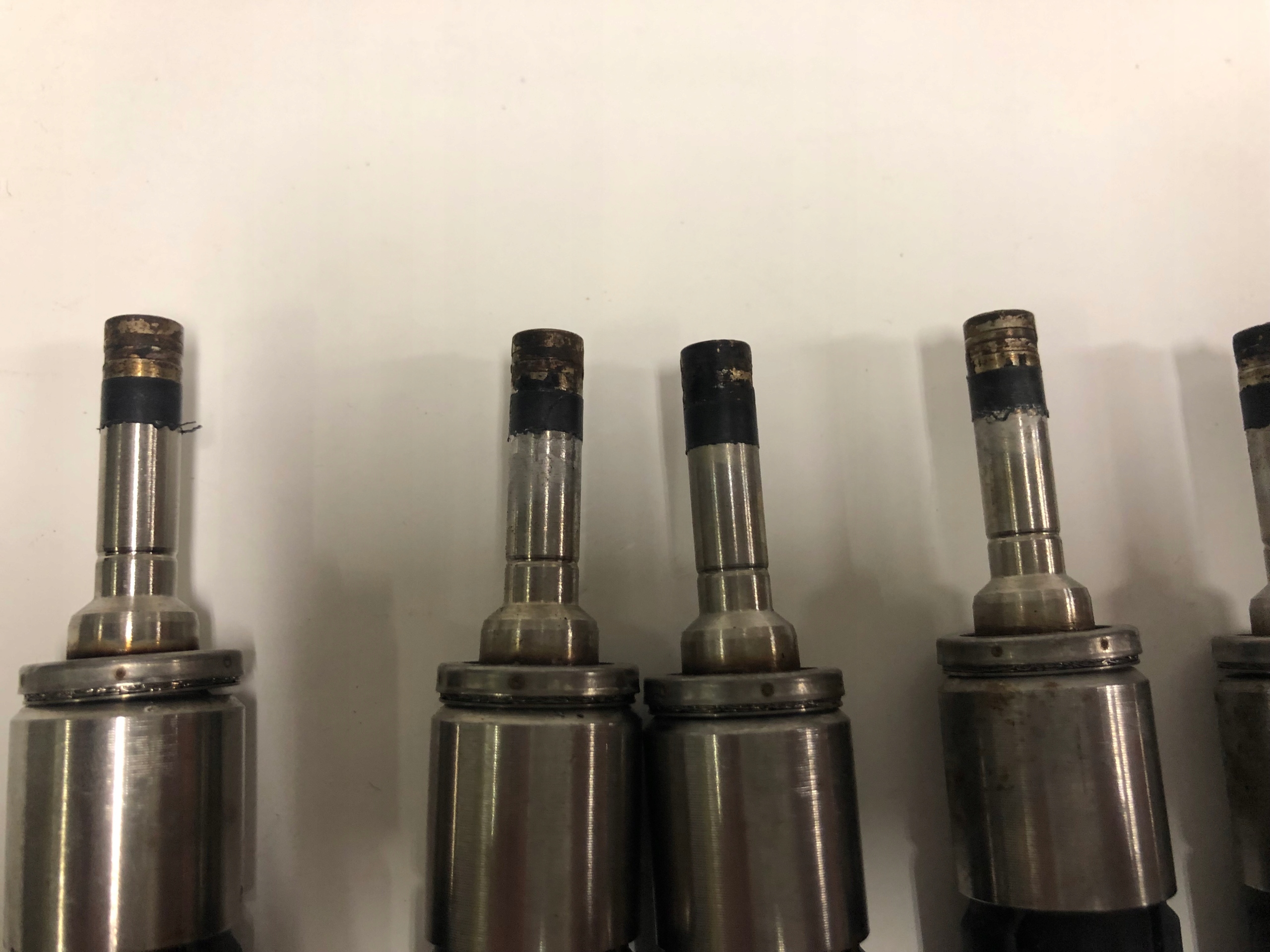 WTRYSKIWACZ BMW F01 F10 750 N63 0261500136 7599876 Jakość części (zgodnie z GVO) O - oryginał z logo producenta pojazdu (OE)