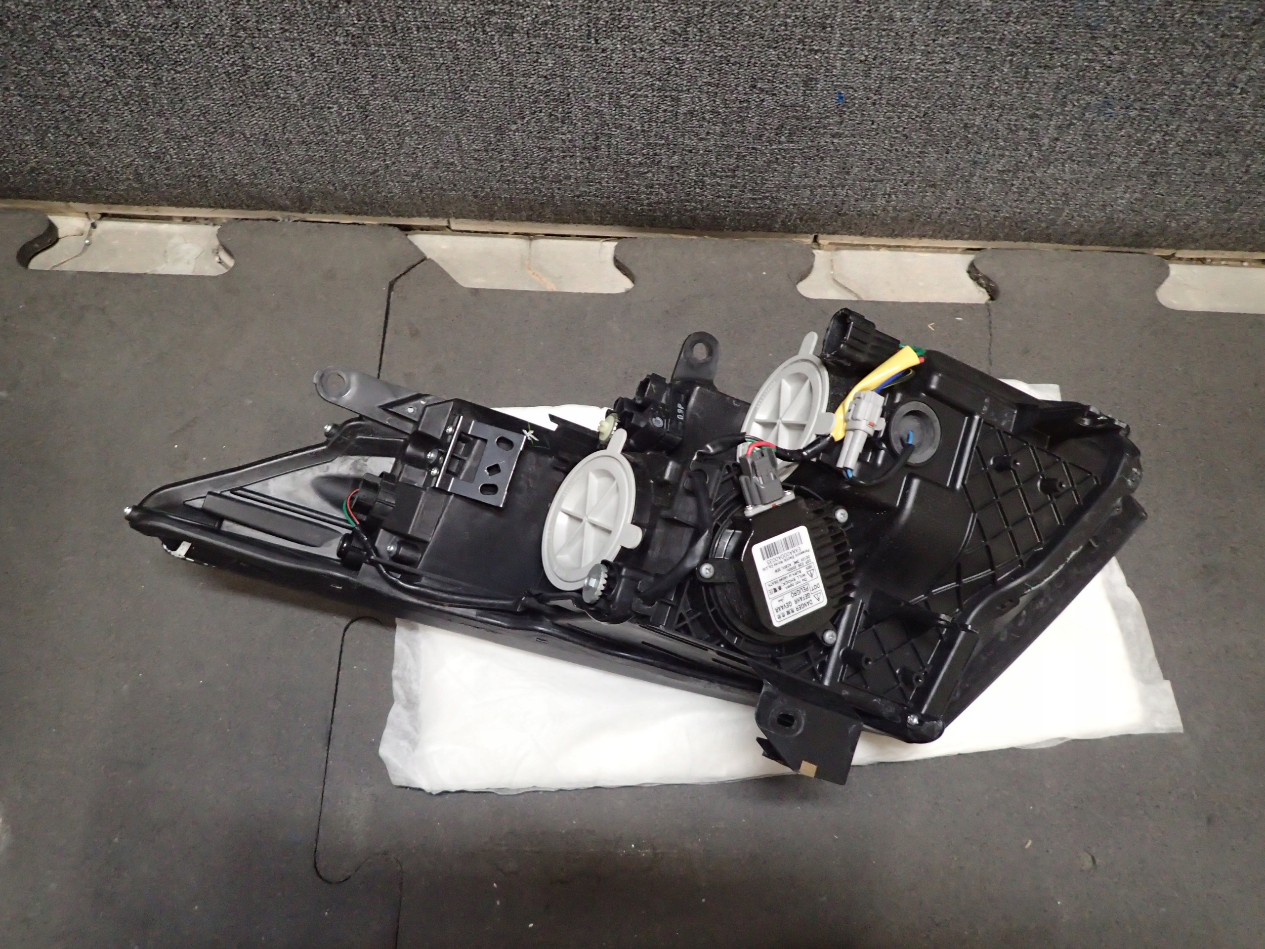 LAMPA PRZÓD LEWA NISSAN GTR XENON Strona zabudowy lewa