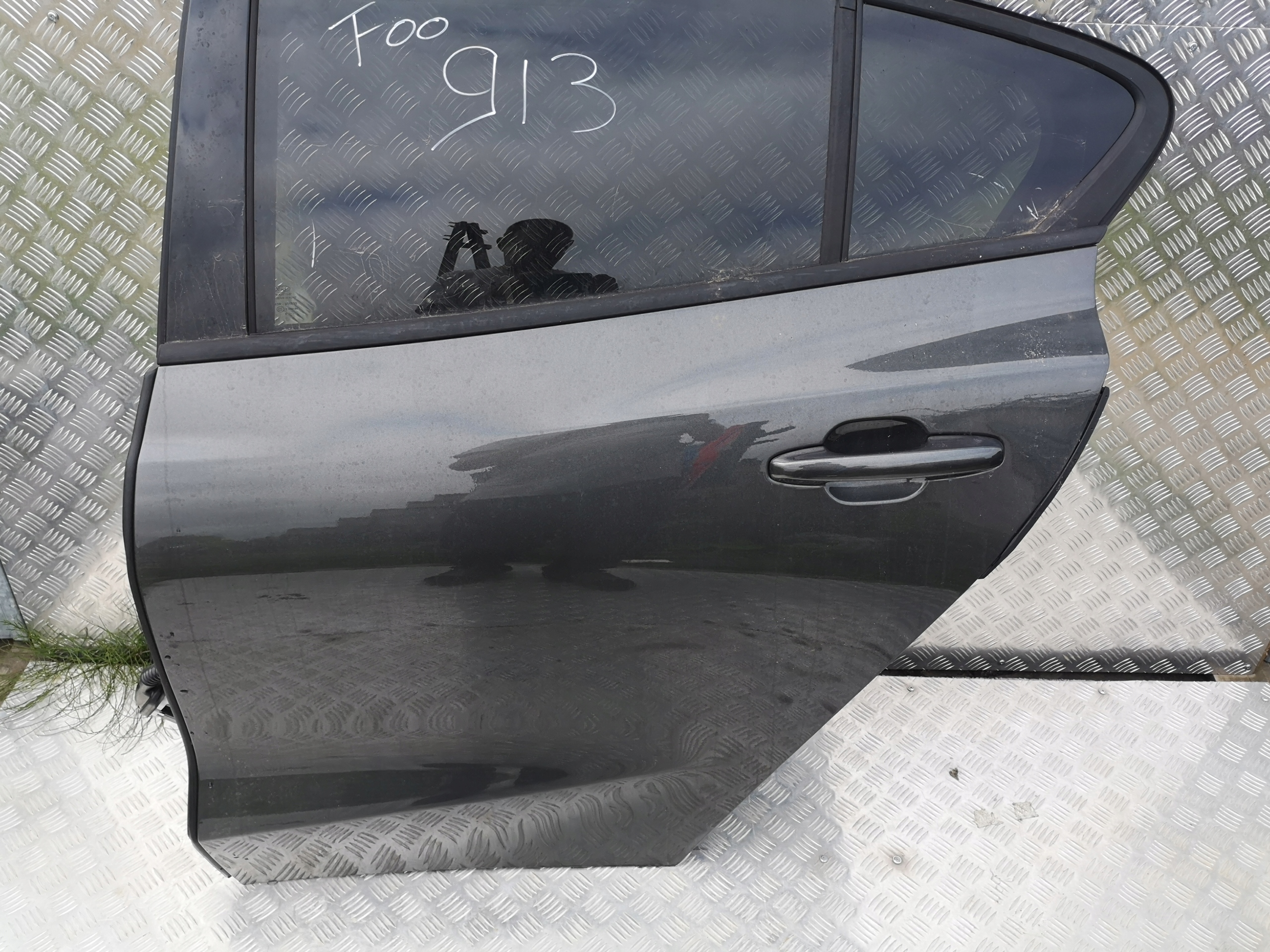 FORD FOCUS MK4 DRZWI LEWE TYŁ HATCHBACK Strona zabudowy tył - lewa