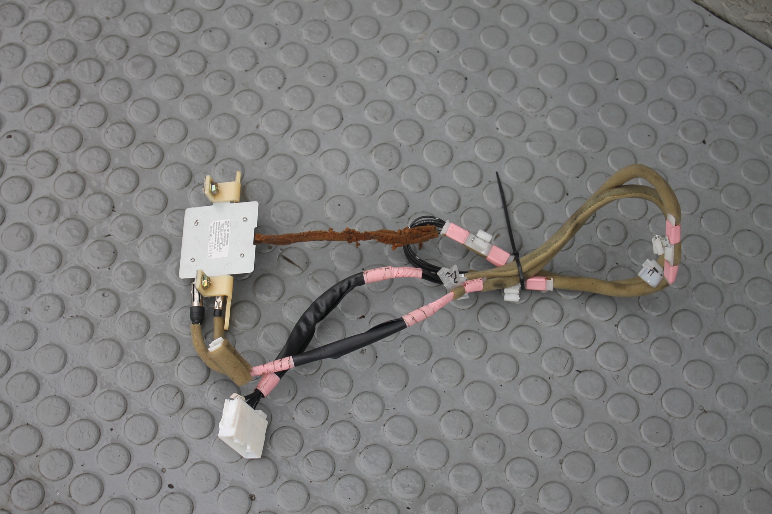 ANTENA NAWIGACJI GPS 86860-48050 LEXUS RX II 03-08