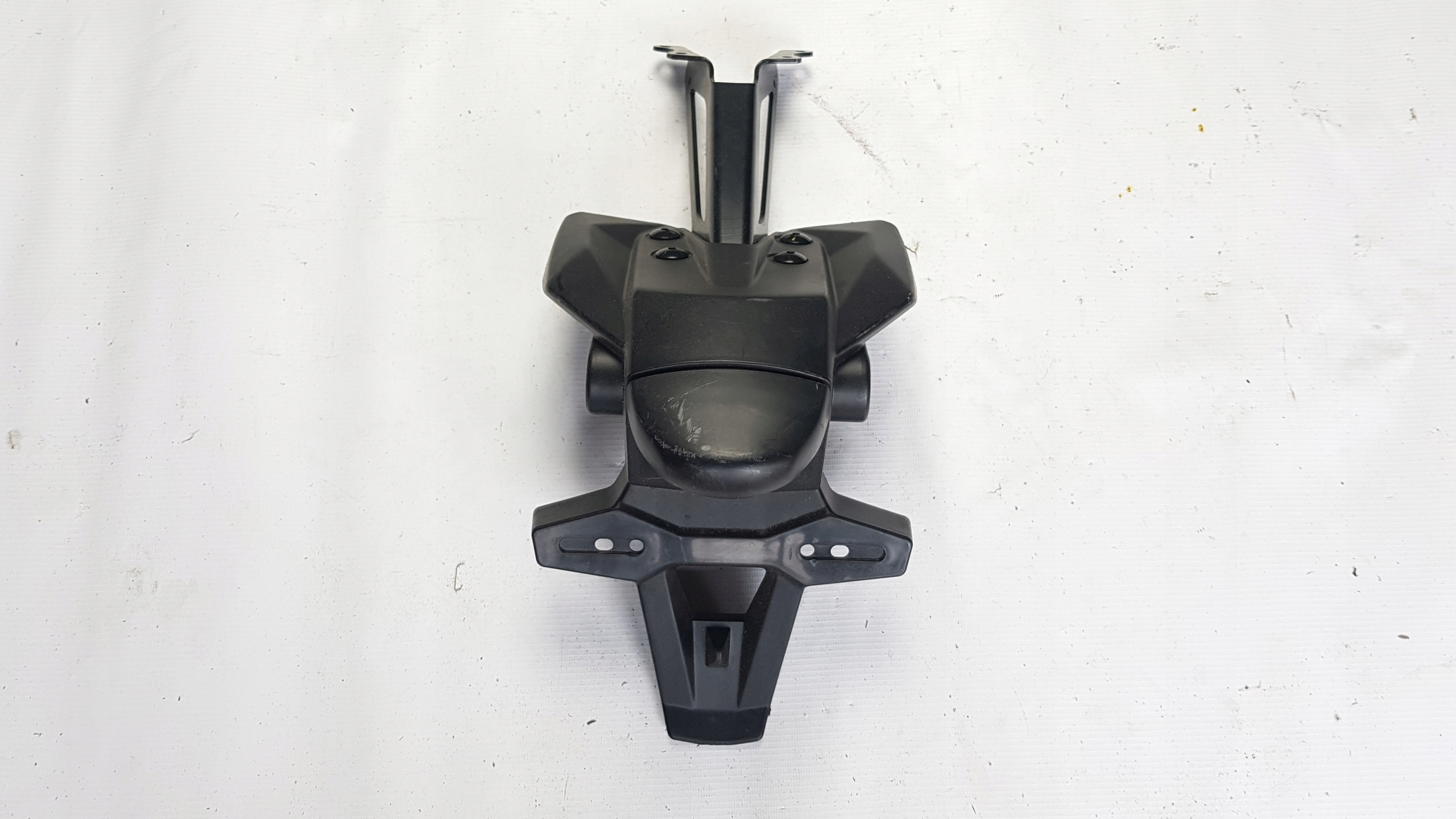 BŁOTNIK TYŁ MOCOWANIE TABLICY YAMAHA MT09