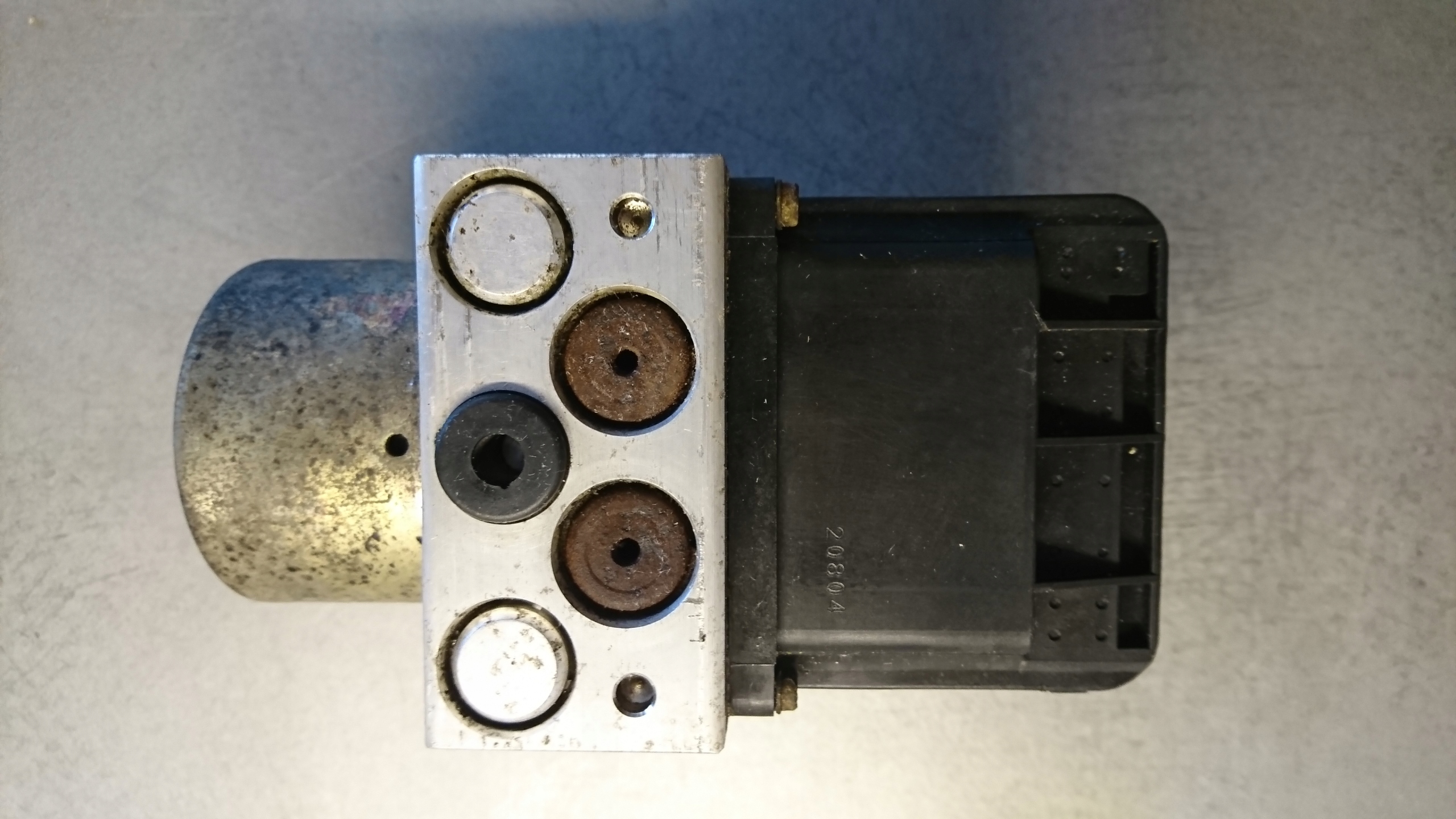 насос ABS nissan X-TRAIL T30 2002r.