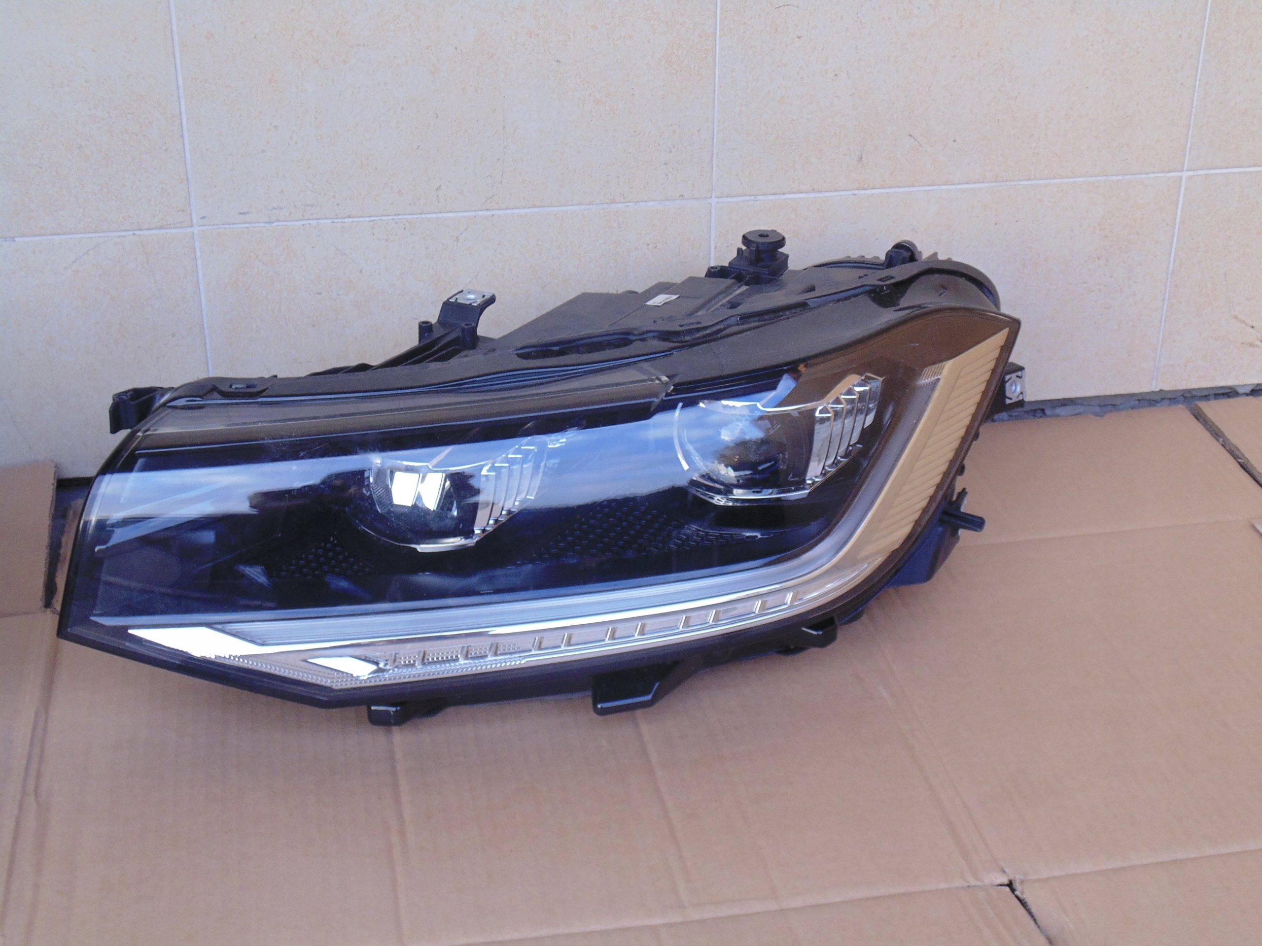 LAMPY KOMPLET LAMPA LEWA PRAWA FULL LED VW VOLKSWAGEN T-CROSS 2GM 2019 ROK Producent części Volkswagen OE