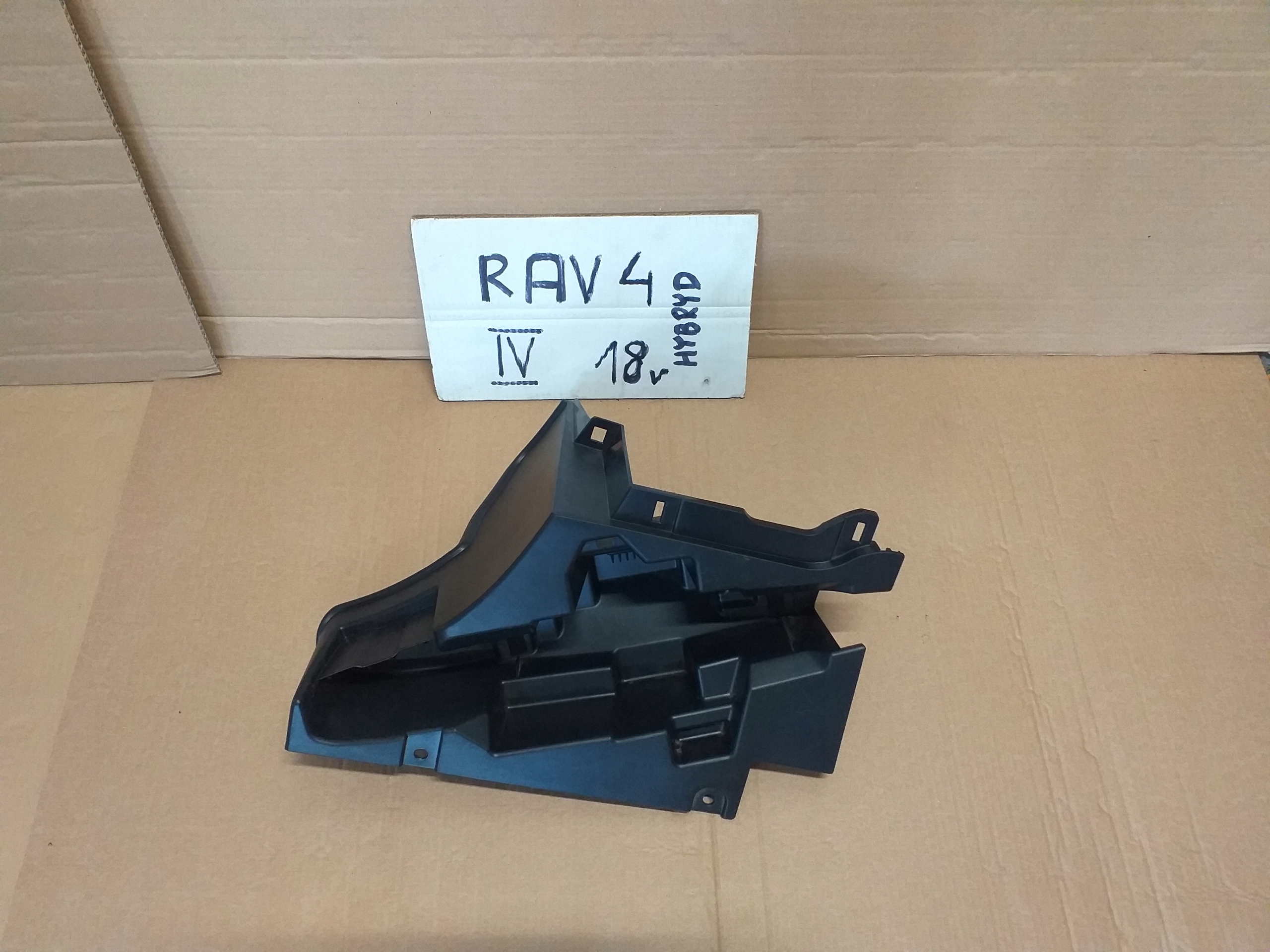 Toyota Rav4 IV пластиковый домкрат коробка лоток