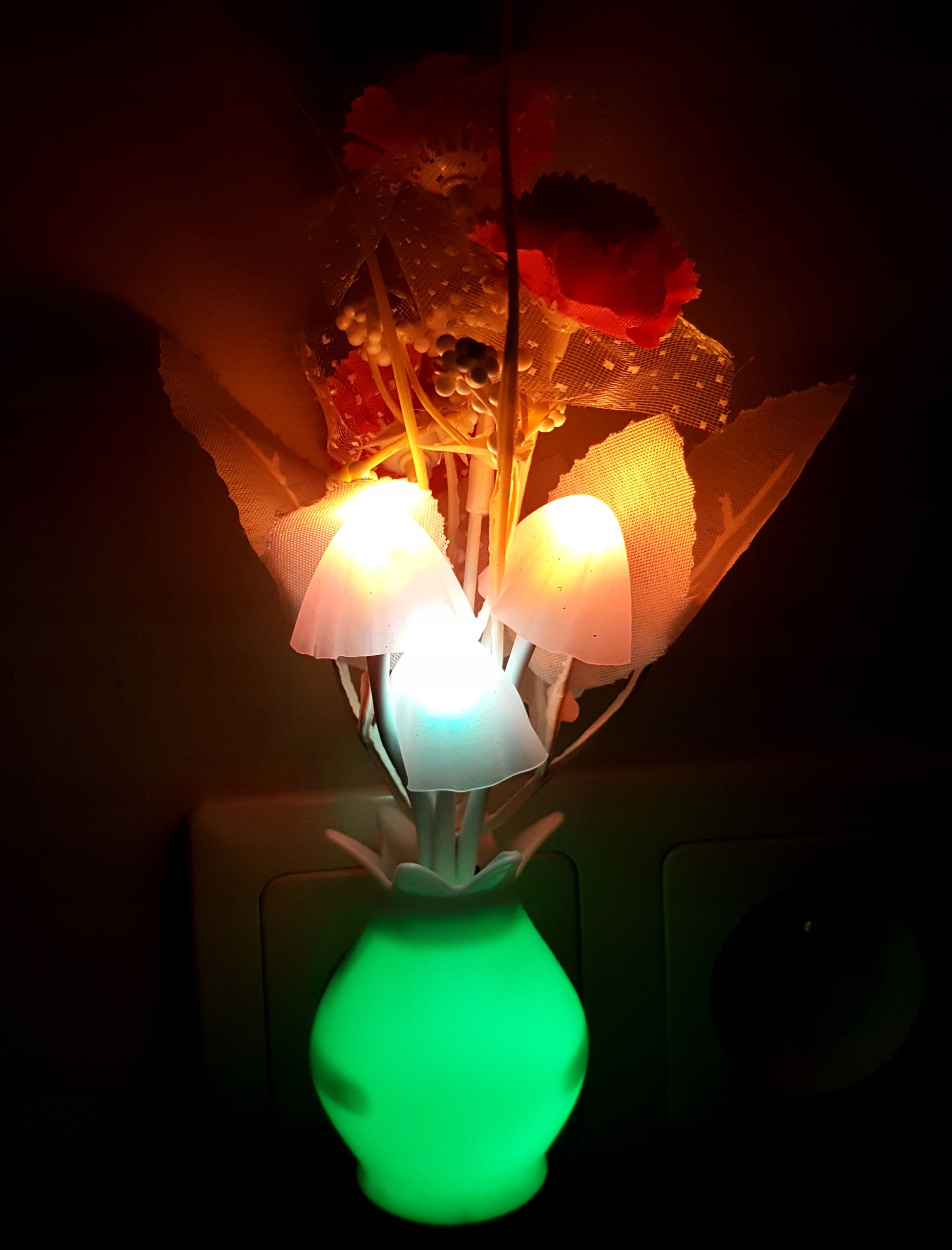 LAMPKA LED GRZYBKI GOŹDZIKI czujnik zmierzchu Marka PRC