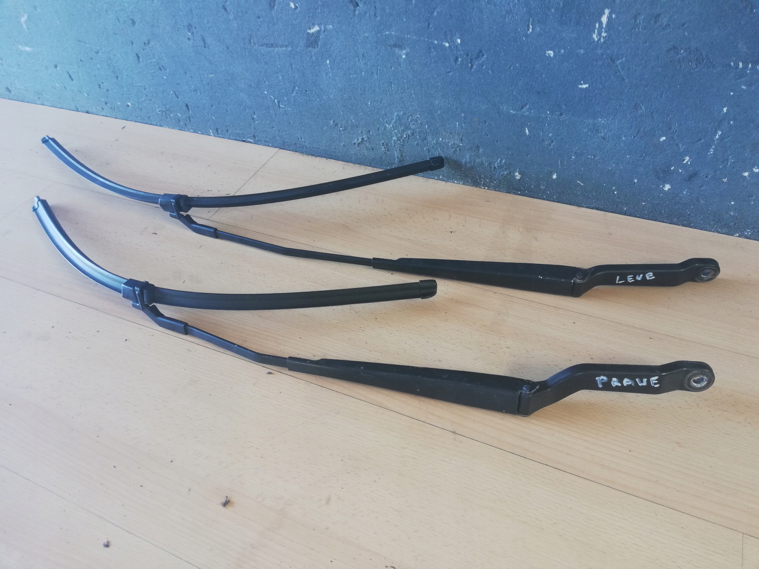 RAMIĘ WYCIERACZKI RAMIONA EU RENAULT ESPACE IV 03R Producent części OE Germany