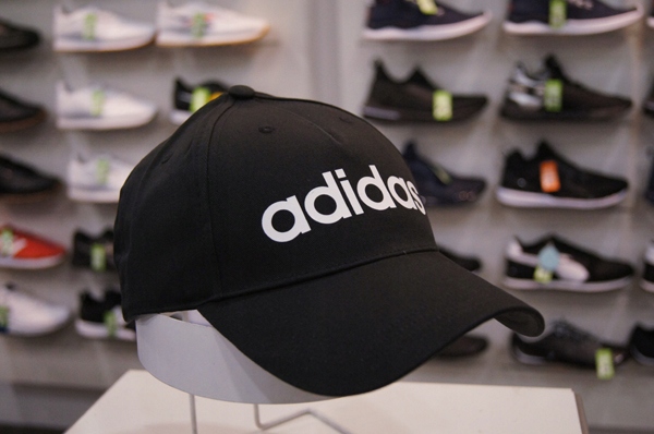 CZAPKA MĘSKA ADIDAS Z DASZKIEM BEJSBOLÓWKA CZARNA Kolekcja WIOSNA/LATO 2022