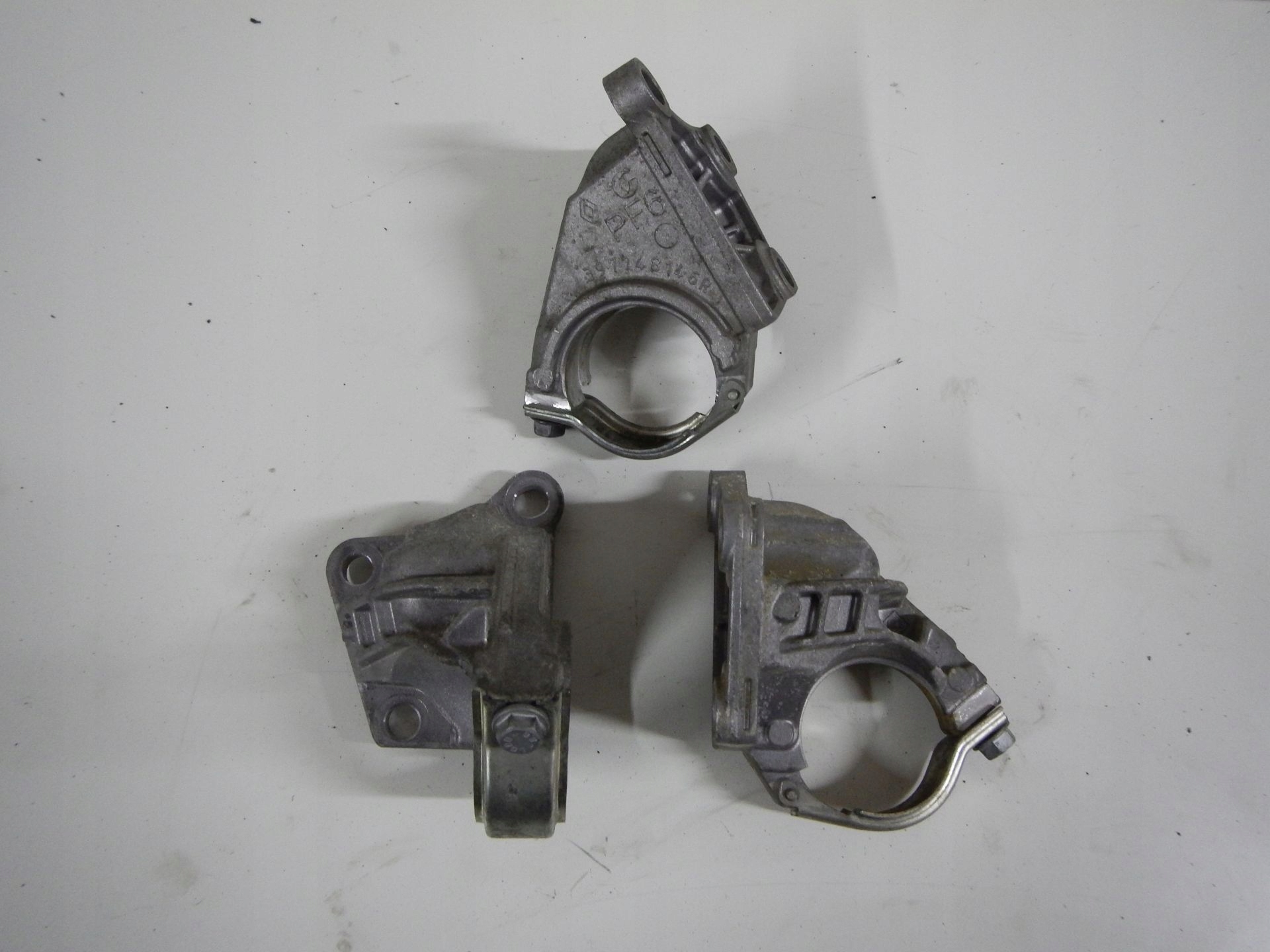 PODPORA POLOSI 397748146R MASTER 2 3 DCI ORYGINAL